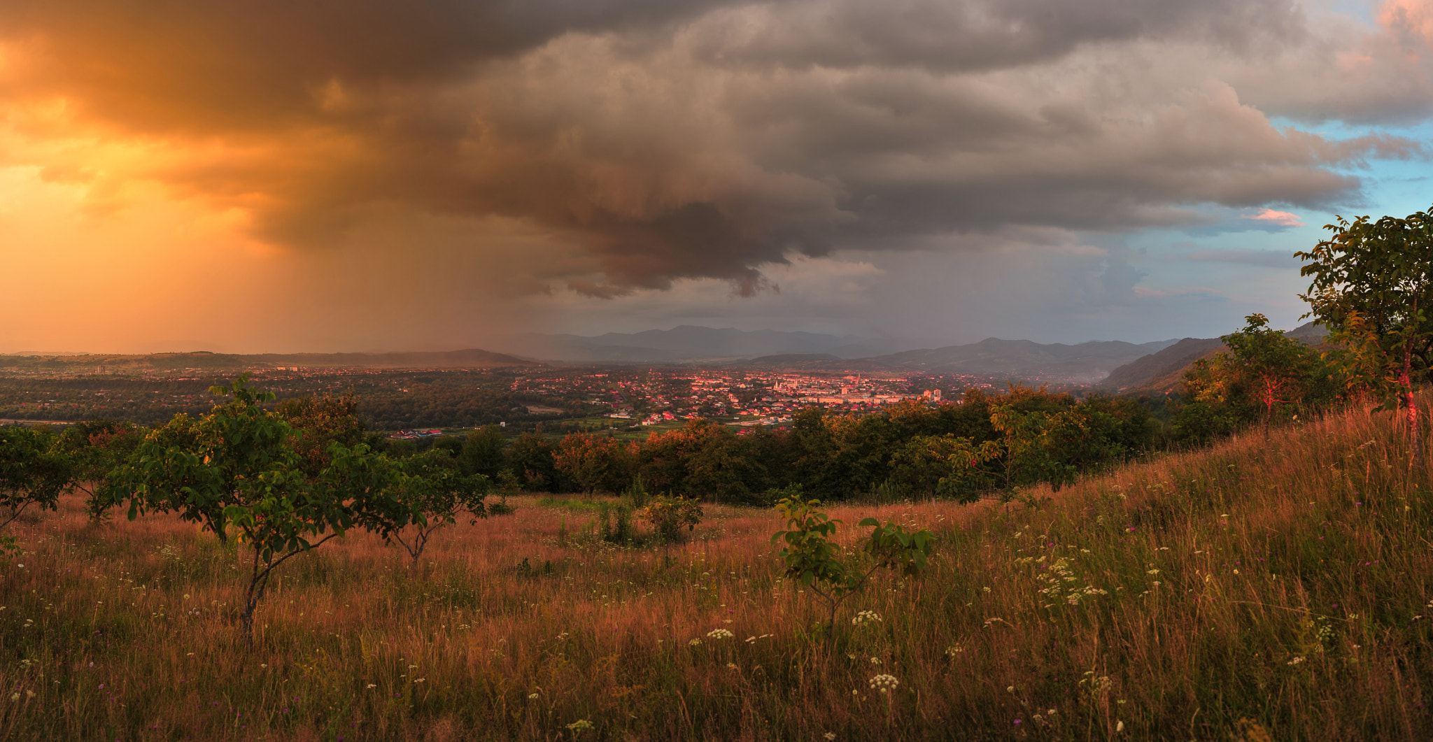 AF Zoom-Nikkor 28-85mm f/3.5-4.5 sample photo. Stormy city photography
