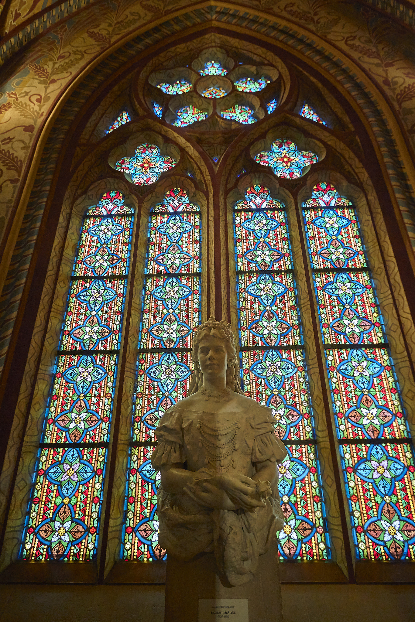 Canon EOS 500D (EOS Rebel T1i / EOS Kiss X3) sample photo. Vitral na igreja matthias e estátua da rainha sissi photography