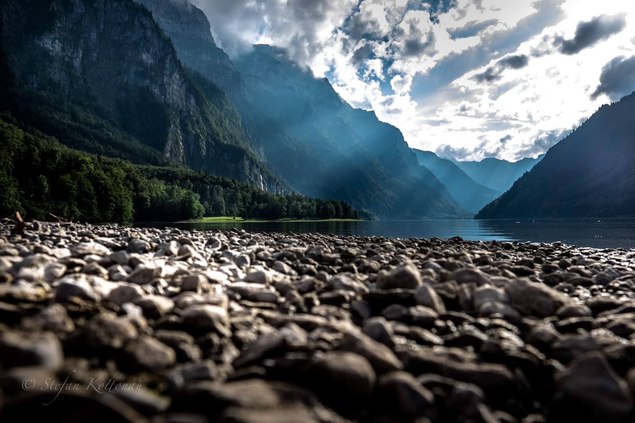 Fujifilm X-E2 + Fujifilm XF 16mm F1.4 R WR sample photo. Klöntalersee photography