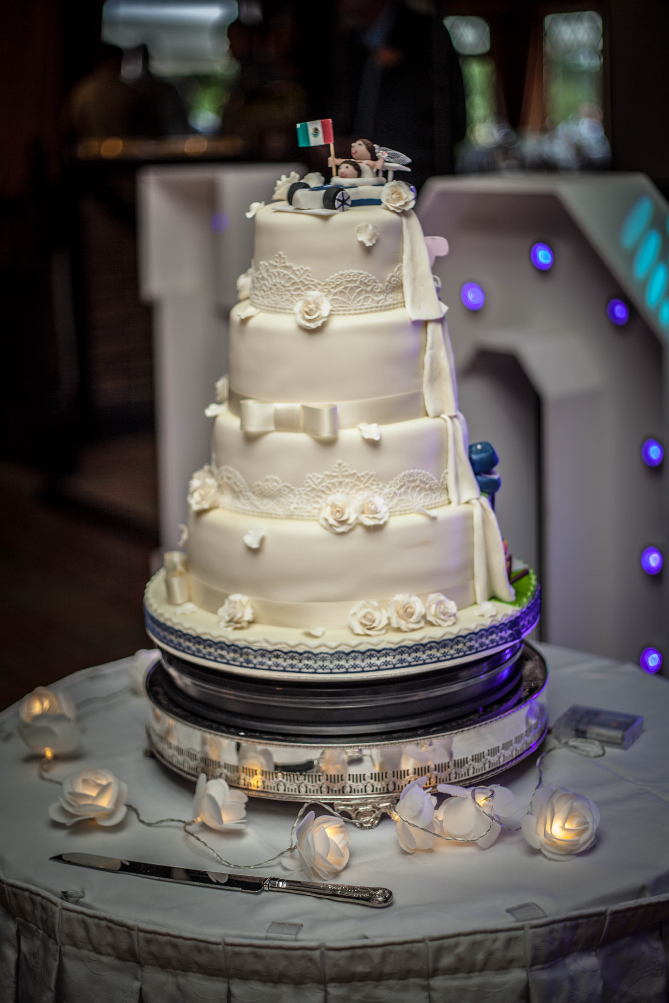 Canon EOS 5D Mark II + Canon EF 50mm F1.8 II sample photo. The wilson's wedding cake photography