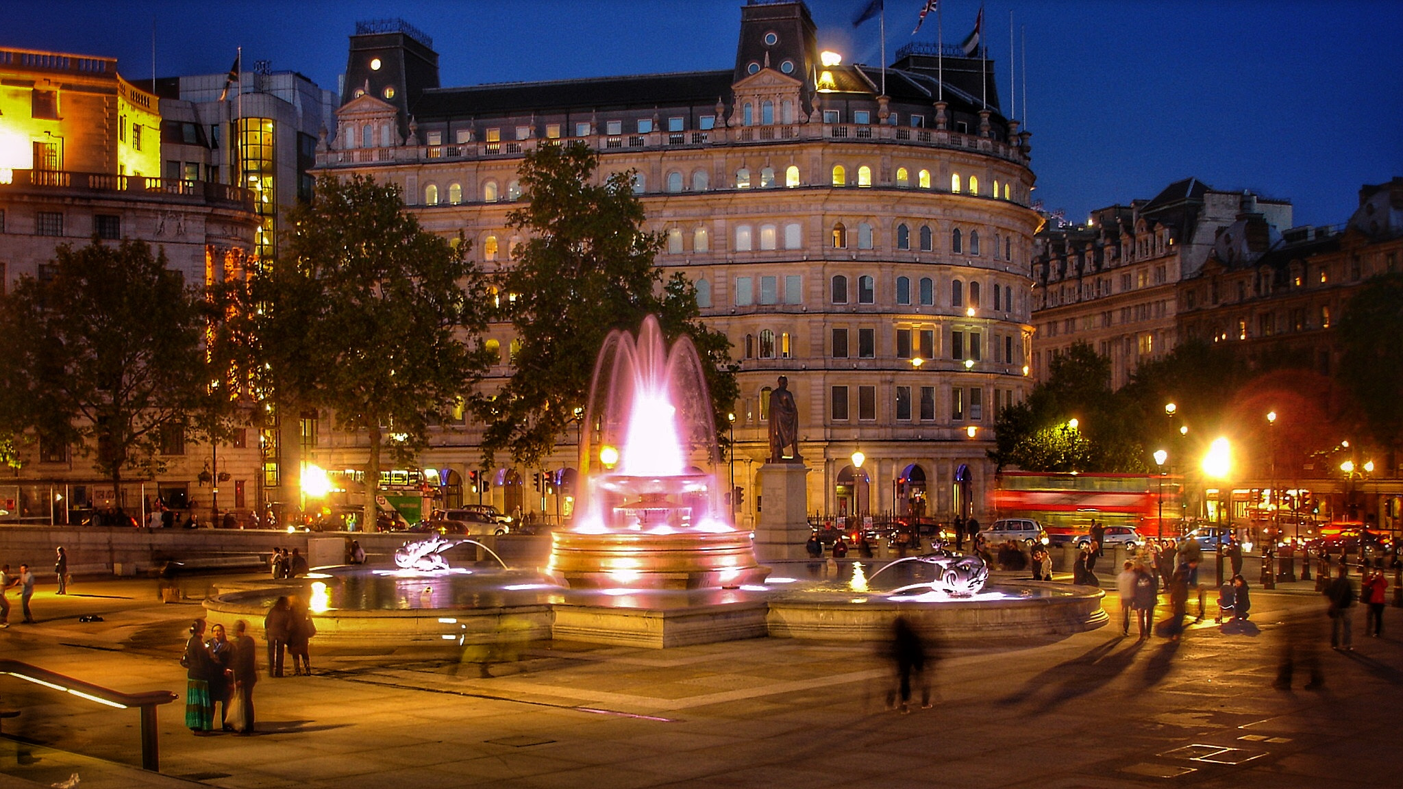 Sony DSC-P100 sample photo. London at night photography