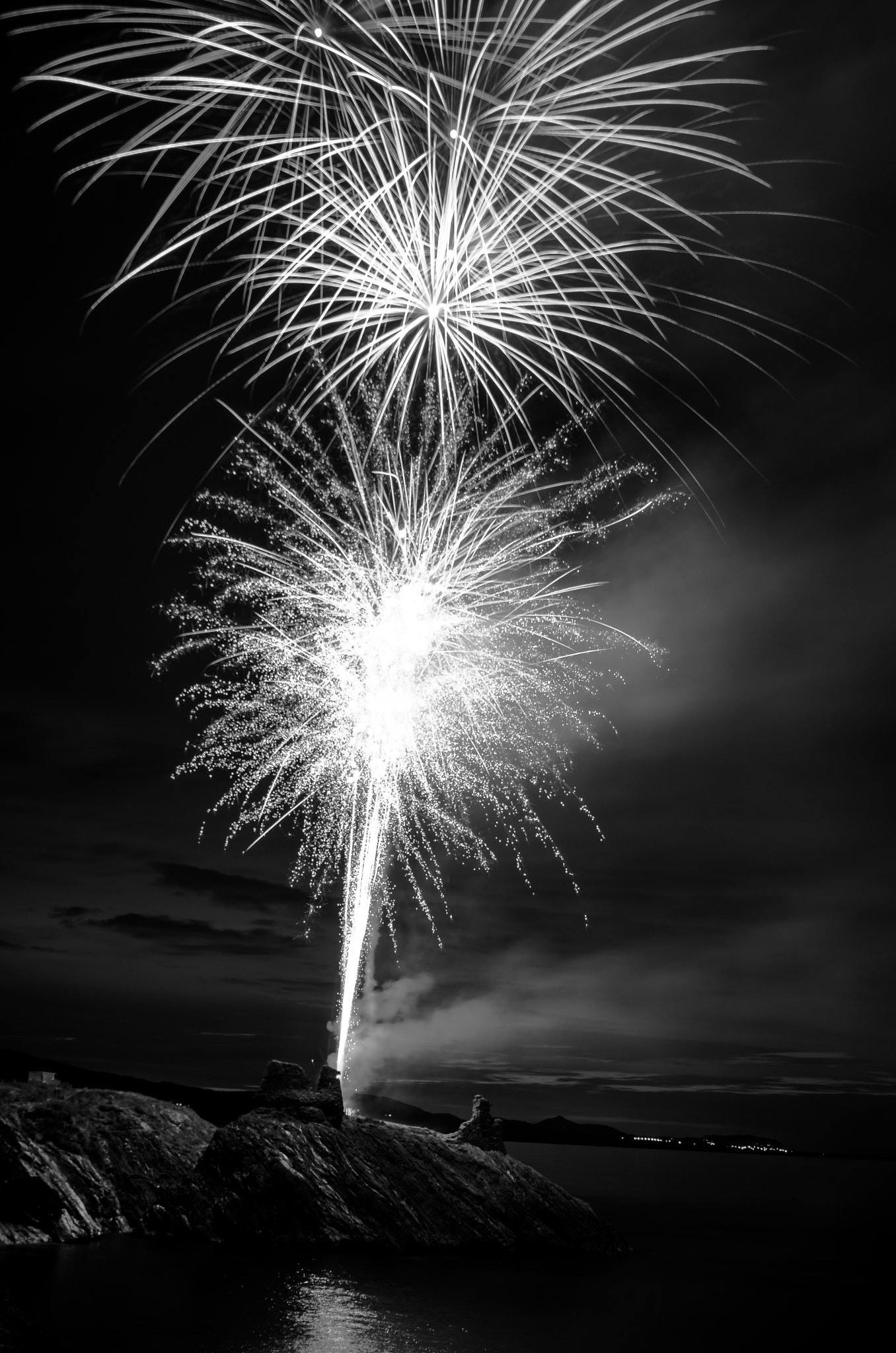 Pentax K-5 sample photo. Monochrome fireworks photography
