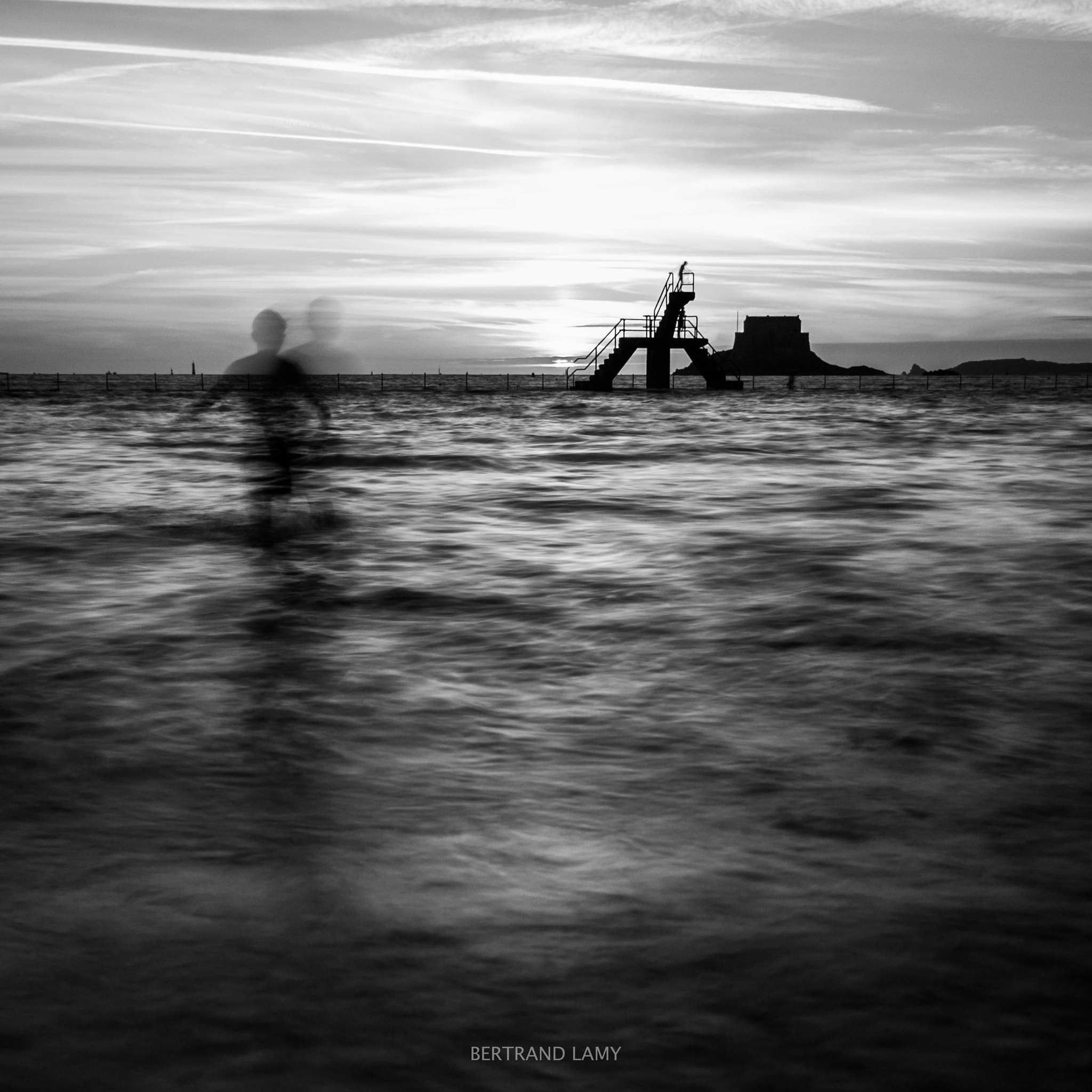 Canon EF-S 24mm F2.8 STM sample photo. Piscine photography