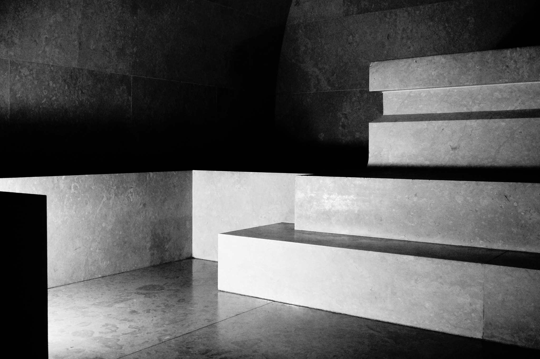 Sony Alpha NEX-3N + Sony E 18-50mm F4-5.6 sample photo. Light marble crypt lines photography