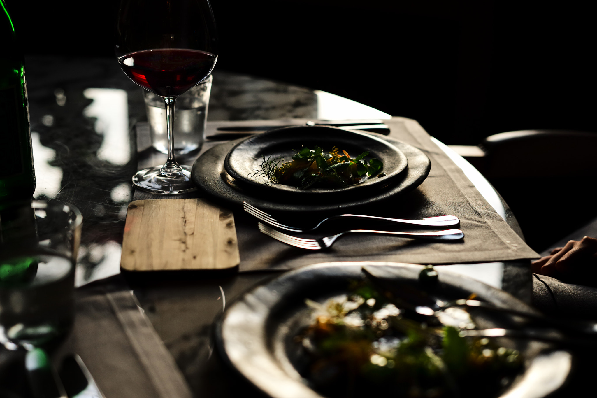 Leica APO-Summicron-M 50mm F2 ASPH sample photo. Dinner in black photography