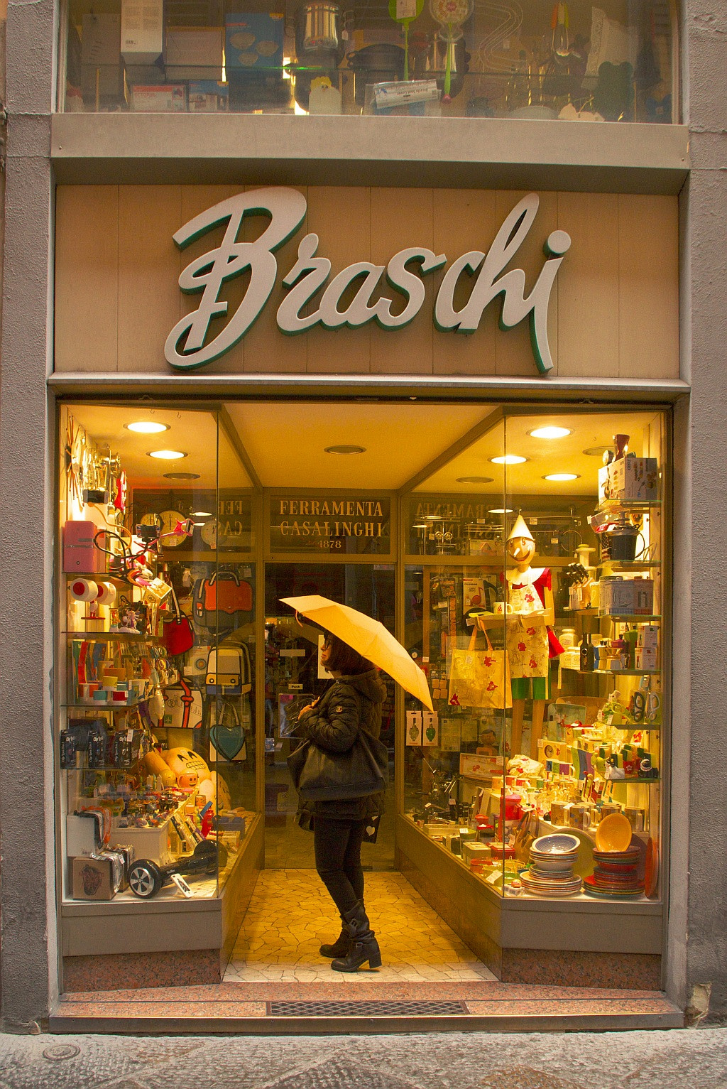 Pentax K-30 sample photo. Braschi. yellow umbrella photography