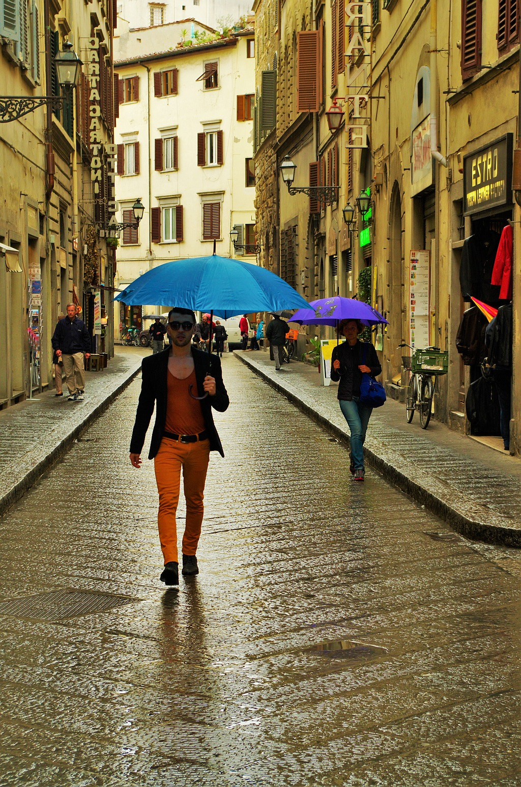 Pentax smc DA 18-55mm F3.5-5.6 AL WR sample photo. Stepping. under umbrellas photography