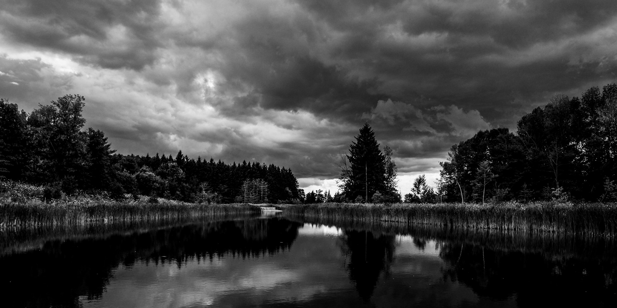Fujifilm X-E2 + Fujifilm XF 16-55mm F2.8 R LM WR sample photo. Gathering storm photography