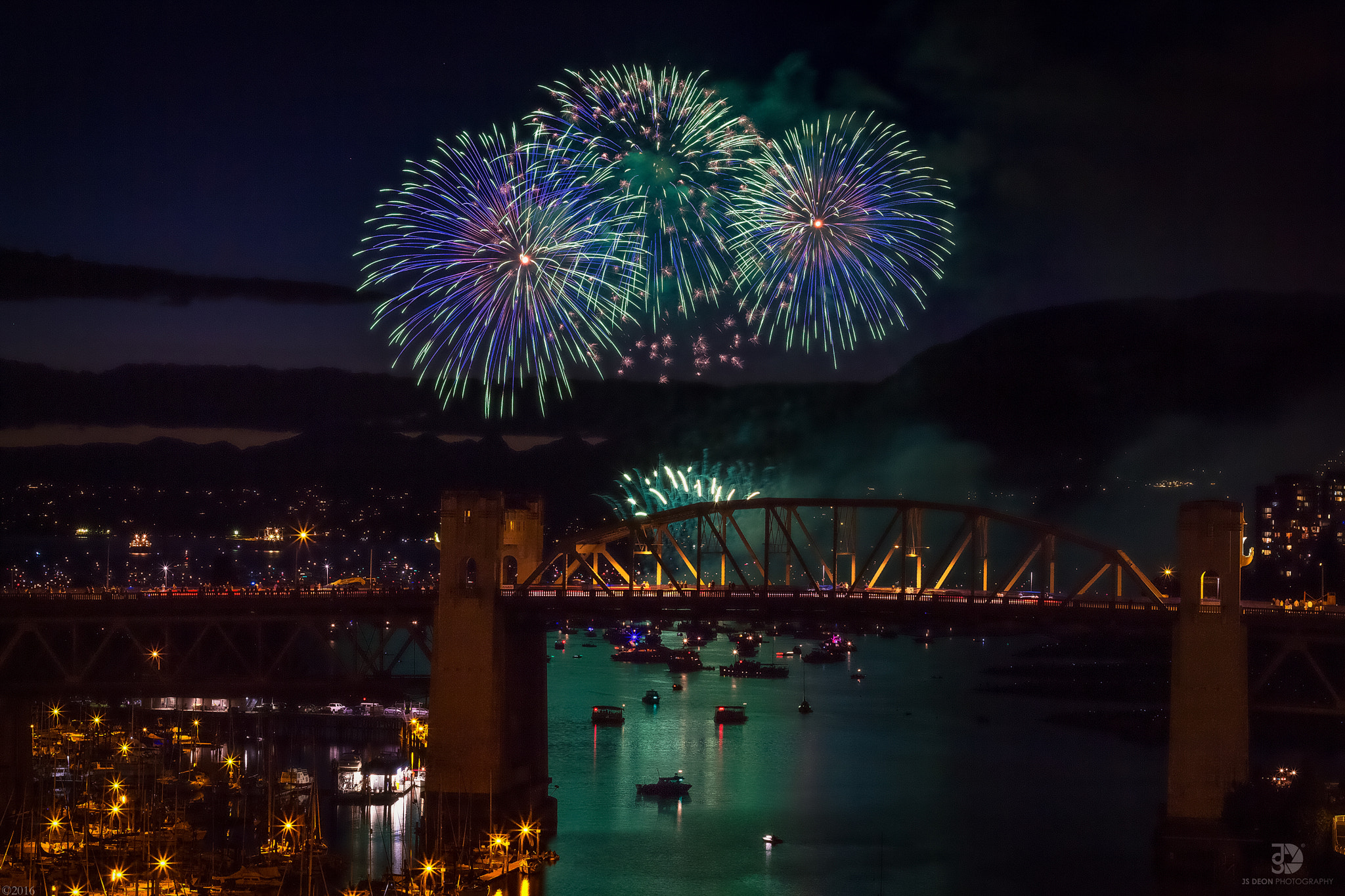 Canon EOS 700D (EOS Rebel T5i / EOS Kiss X7i) + Canon EF 50mm F1.8 II sample photo. Honda celebration of light 2016 (team disney) photography