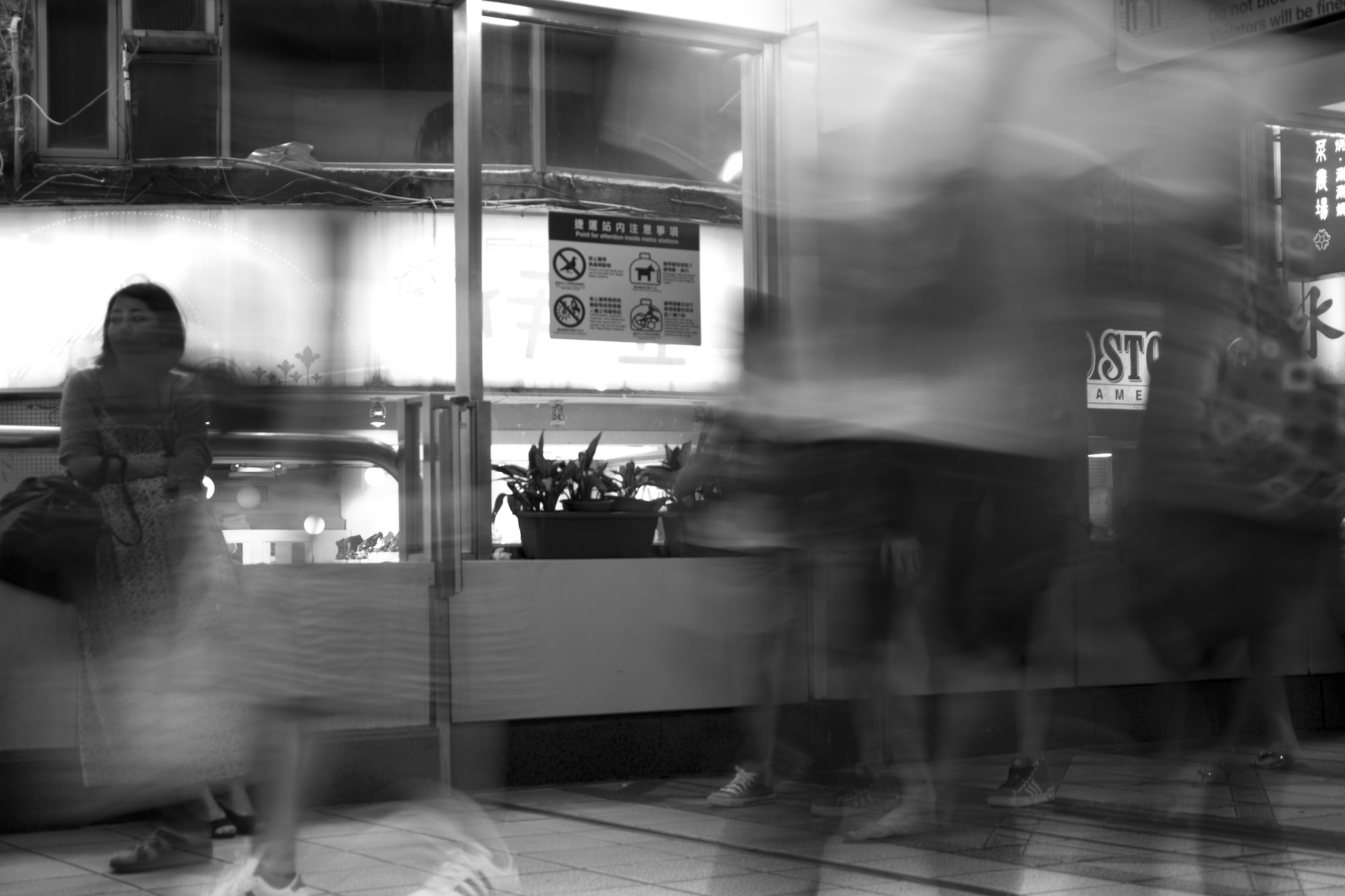 Panasonic Lumix DMC-GH2 sample photo. Waiting, and in transit; taipei mrt photography