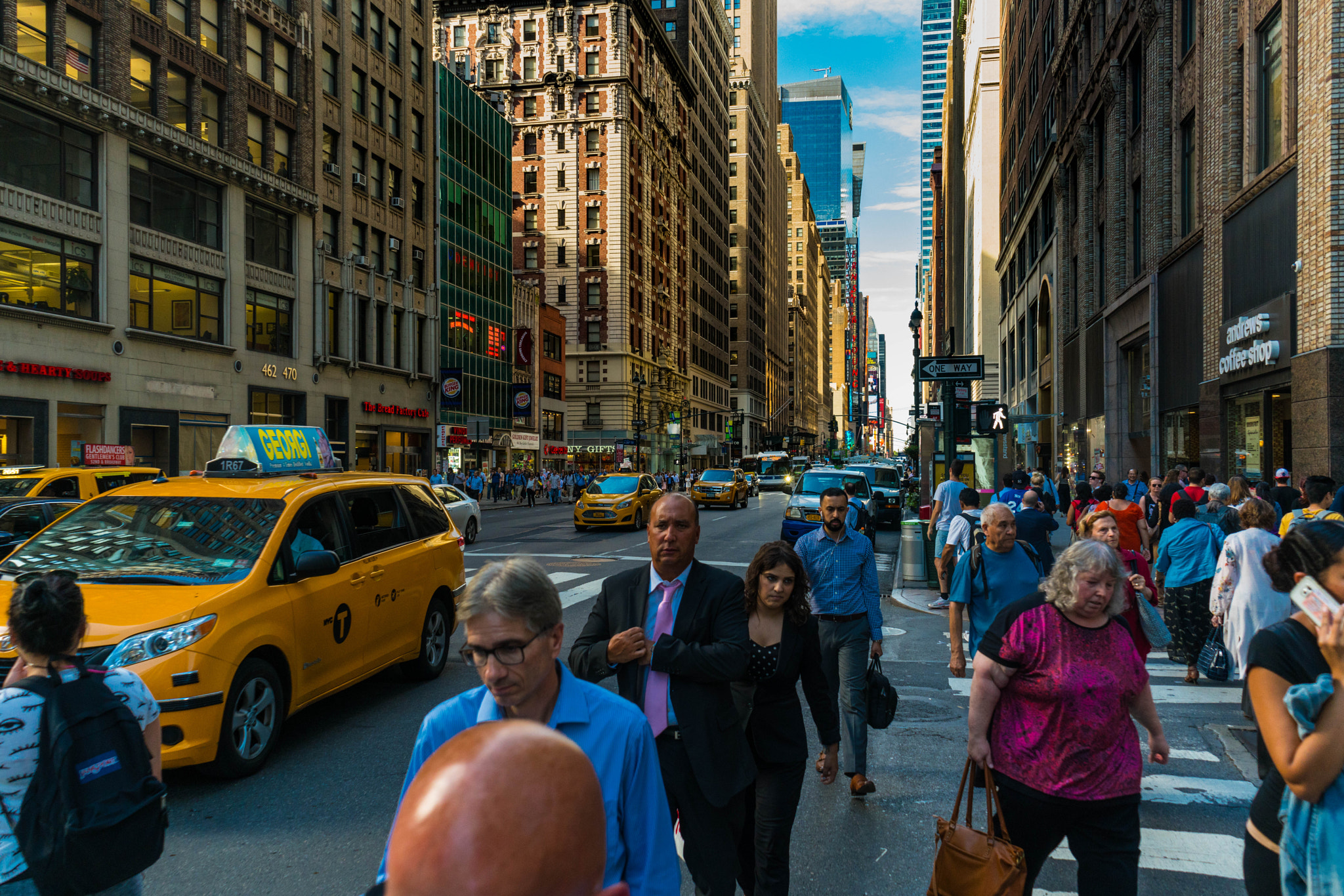 Sony a7R II + Sony FE 28-70mm F3.5-5.6 OSS sample photo. Nyc: pm rush, 7th avenue and 35th st photography