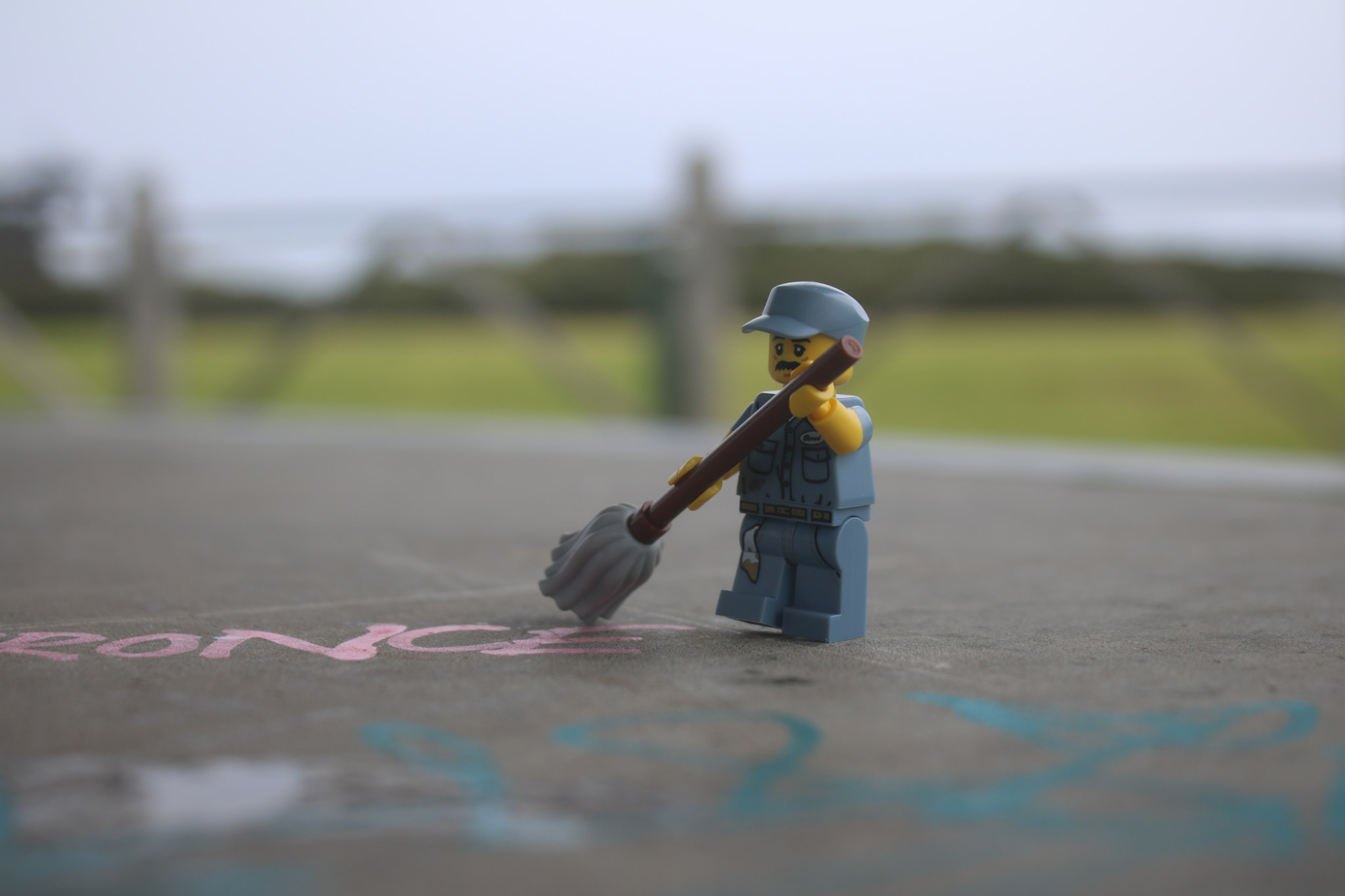 Canon EOS 760D (EOS Rebel T6s / EOS 8000D) + Canon EF-S 18-55mm F3.5-5.6 III sample photo. Lego janitor cleaning up photography