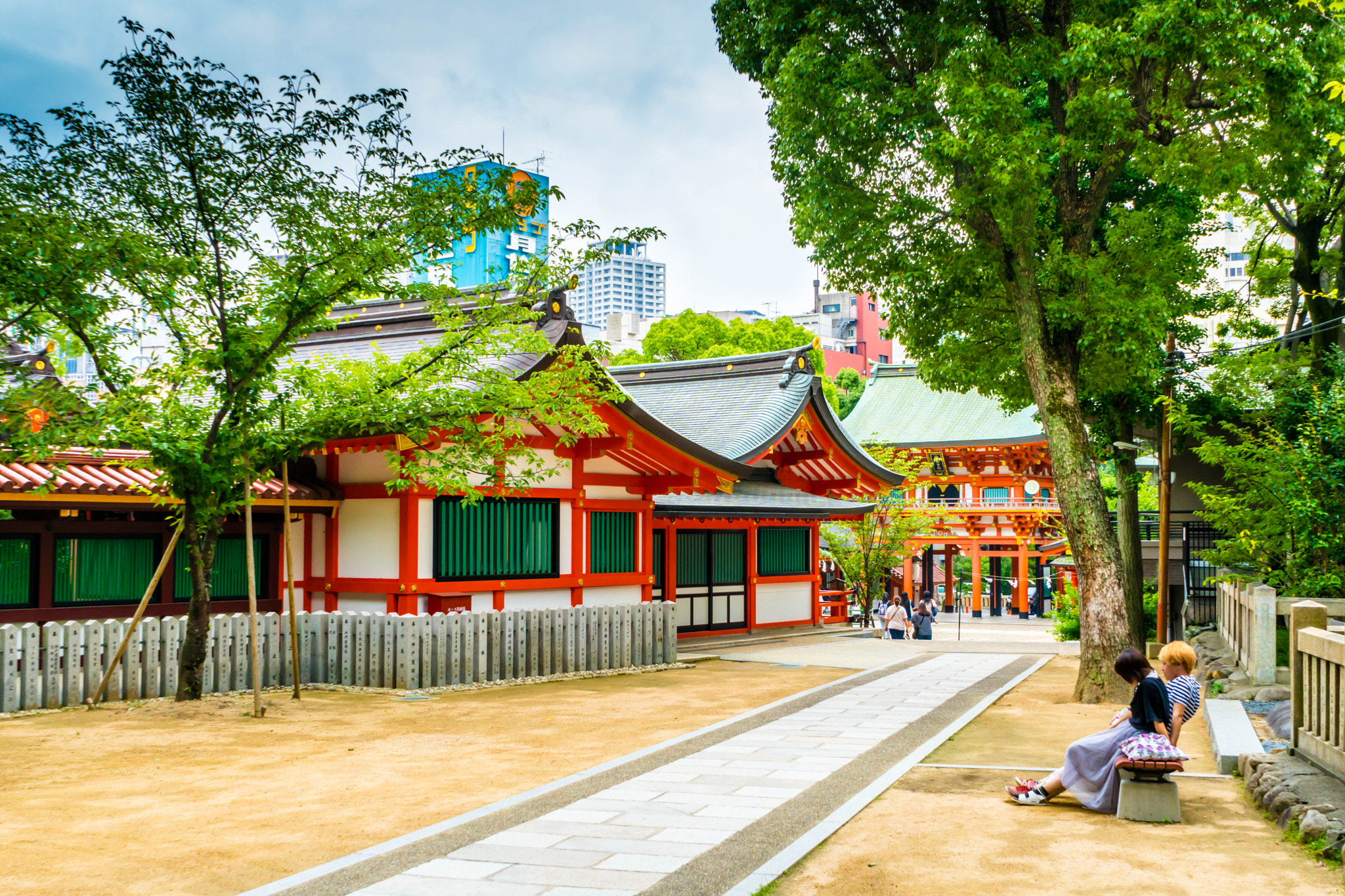 Sony a6300 + Sony FE 28-70mm F3.5-5.6 OSS sample photo. Ikuta shrine, kobe japan photography