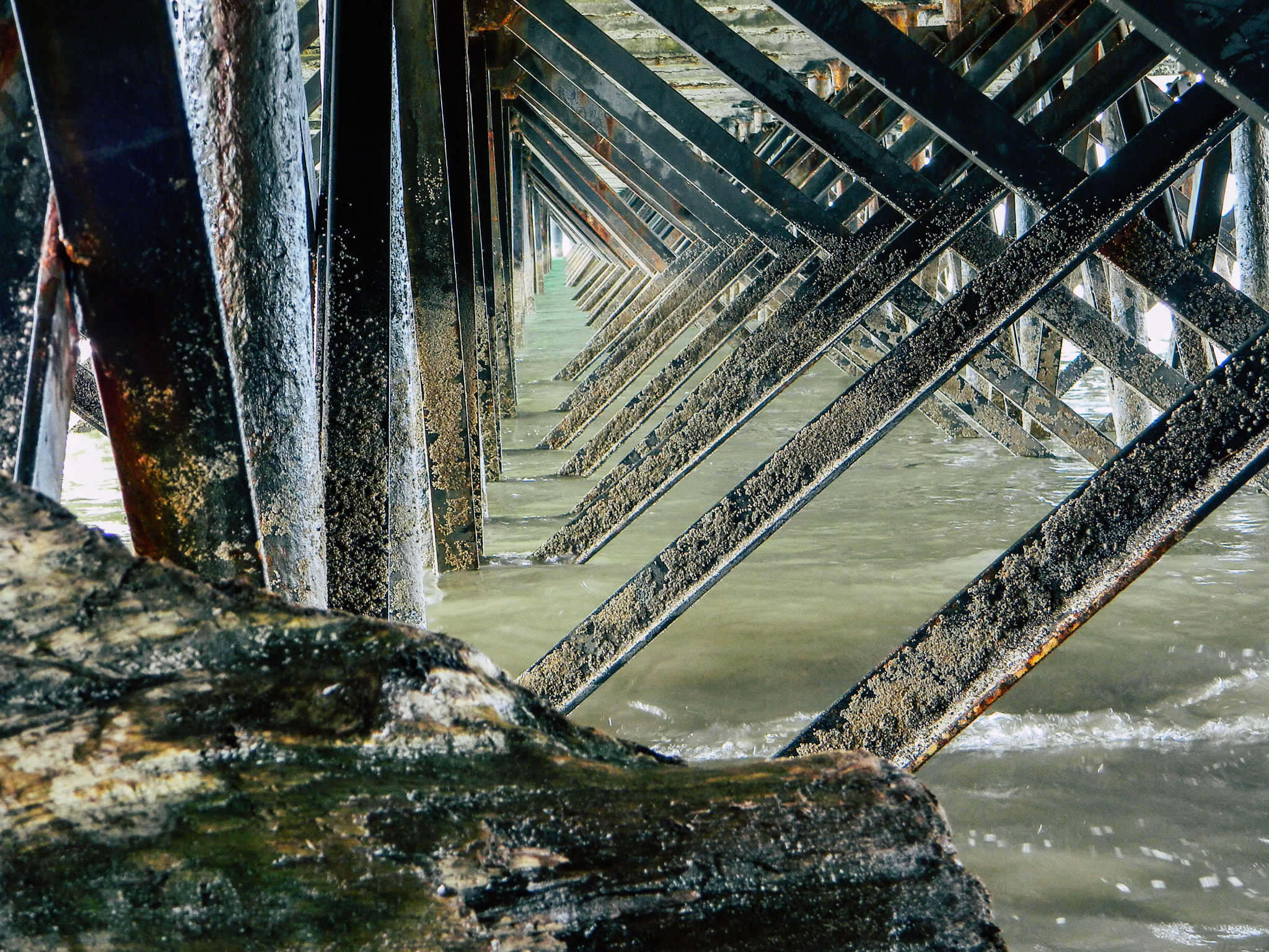 Nikon COOLPIX L105 sample photo. Patterns of the pier photography