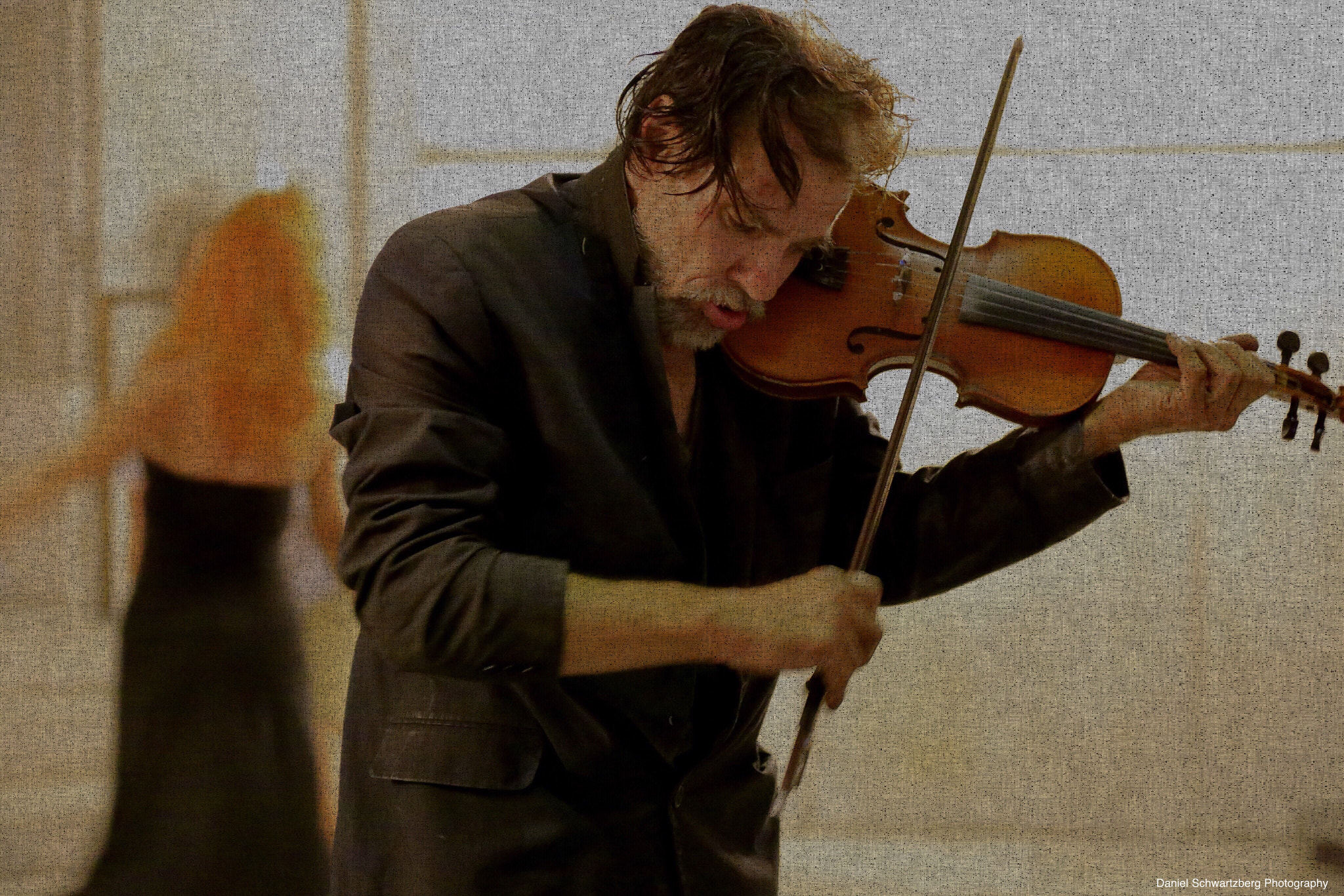iColorama 4.11 (222) sample photo. "street violinist #2" photography