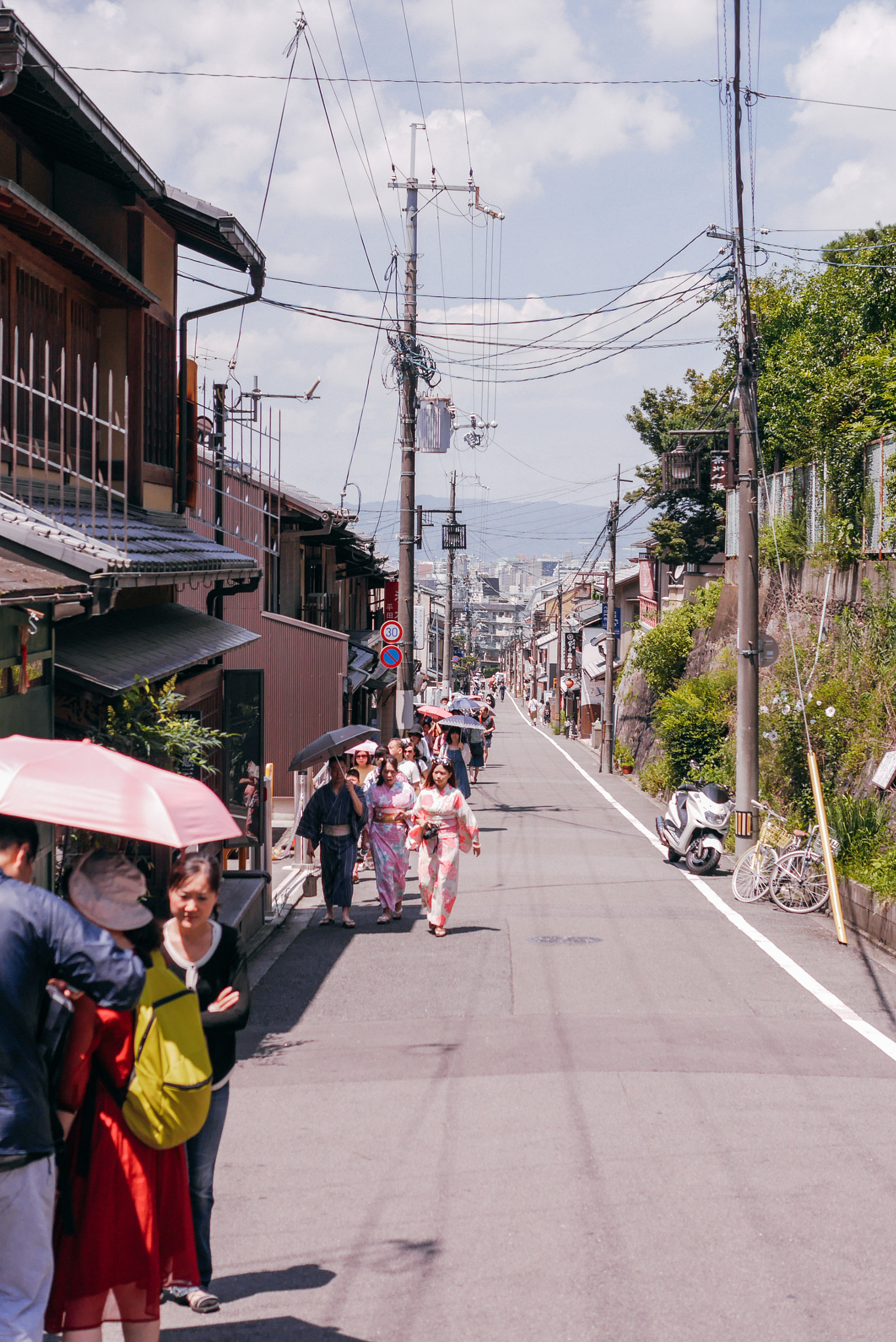 Panasonic Lumix DMC-GX7 + Panasonic Leica DG Summilux 25mm F1.4 II ASPH sample photo. Kyoto, japan photography