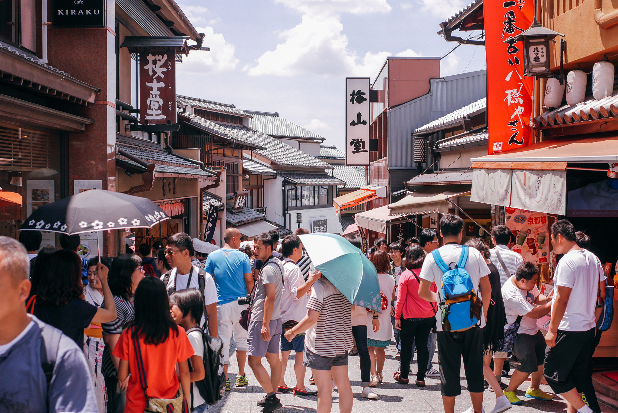 Panasonic Lumix DMC-GX7 + Panasonic Leica DG Summilux 25mm F1.4 II ASPH sample photo. Kyoto, japan photography