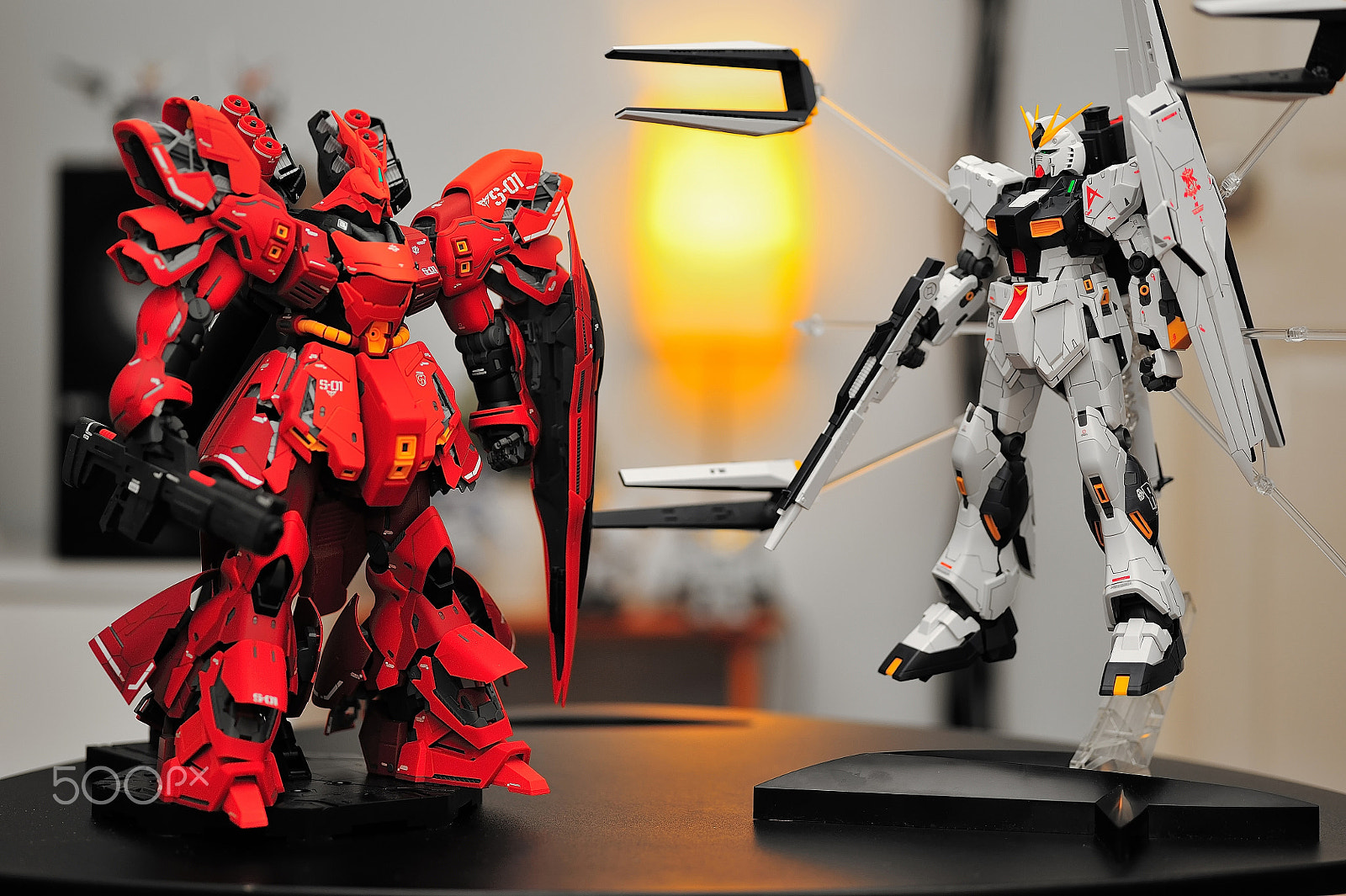 Sigma 70mm F2.8 EX DG Macro sample photo. Sazabi vs nu gundam photography