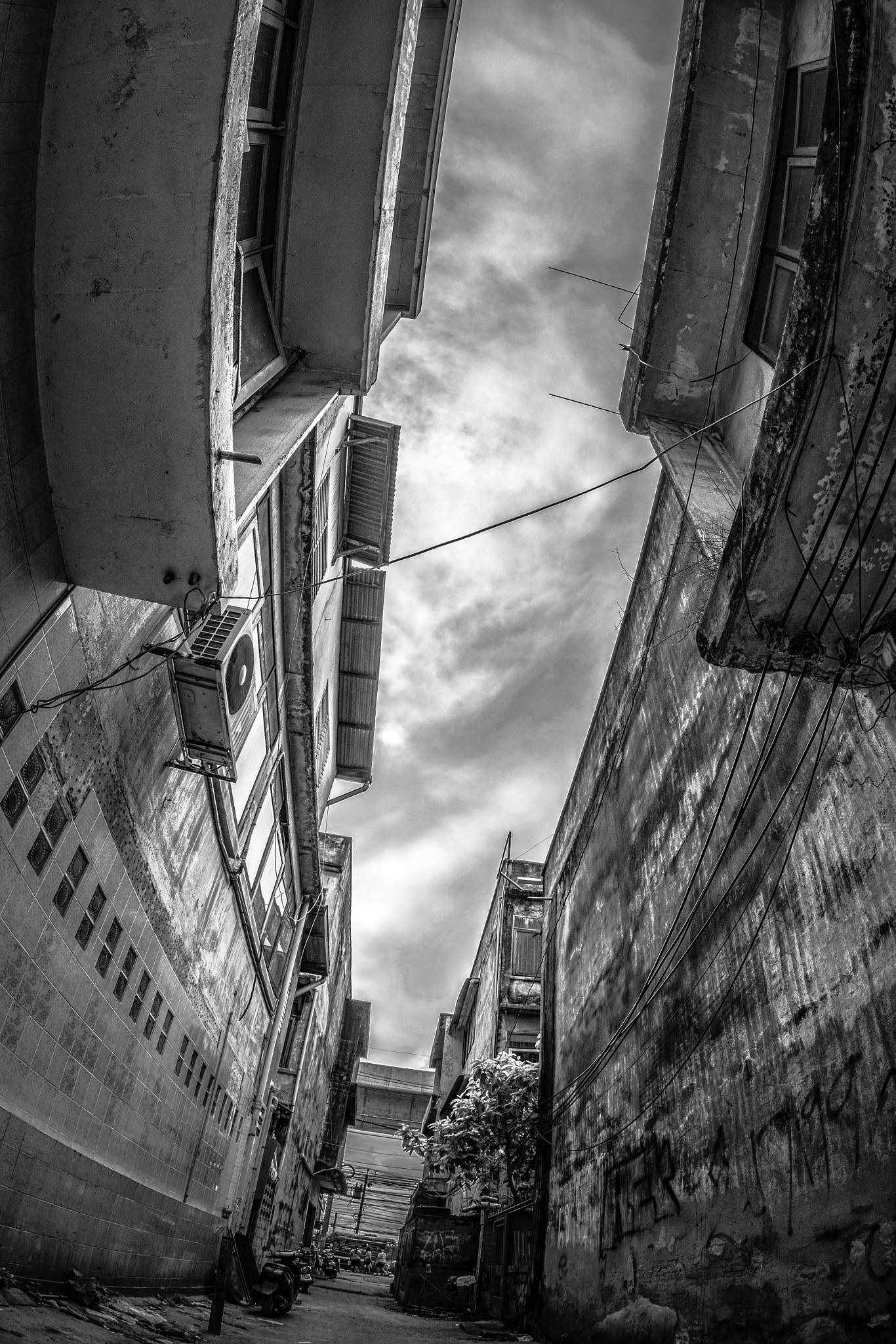Nikon AF DX Fisheye-Nikkor 10.5mm F2.8G ED sample photo. Samutprakarn back street 3 photography