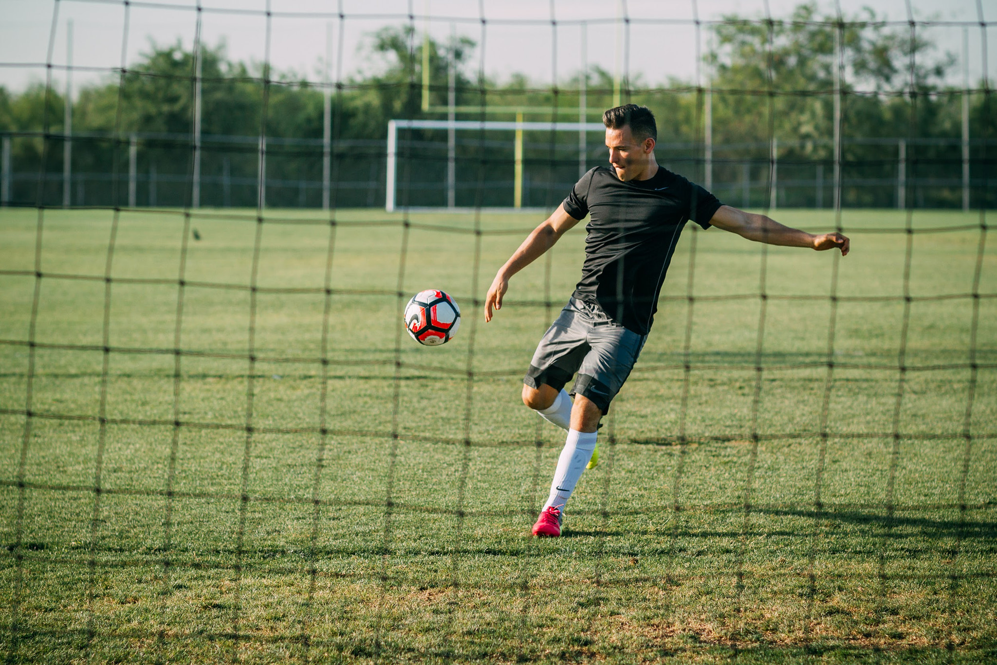 Canon EF 85mm F1.2L II USM sample photo. A shot to the net photography