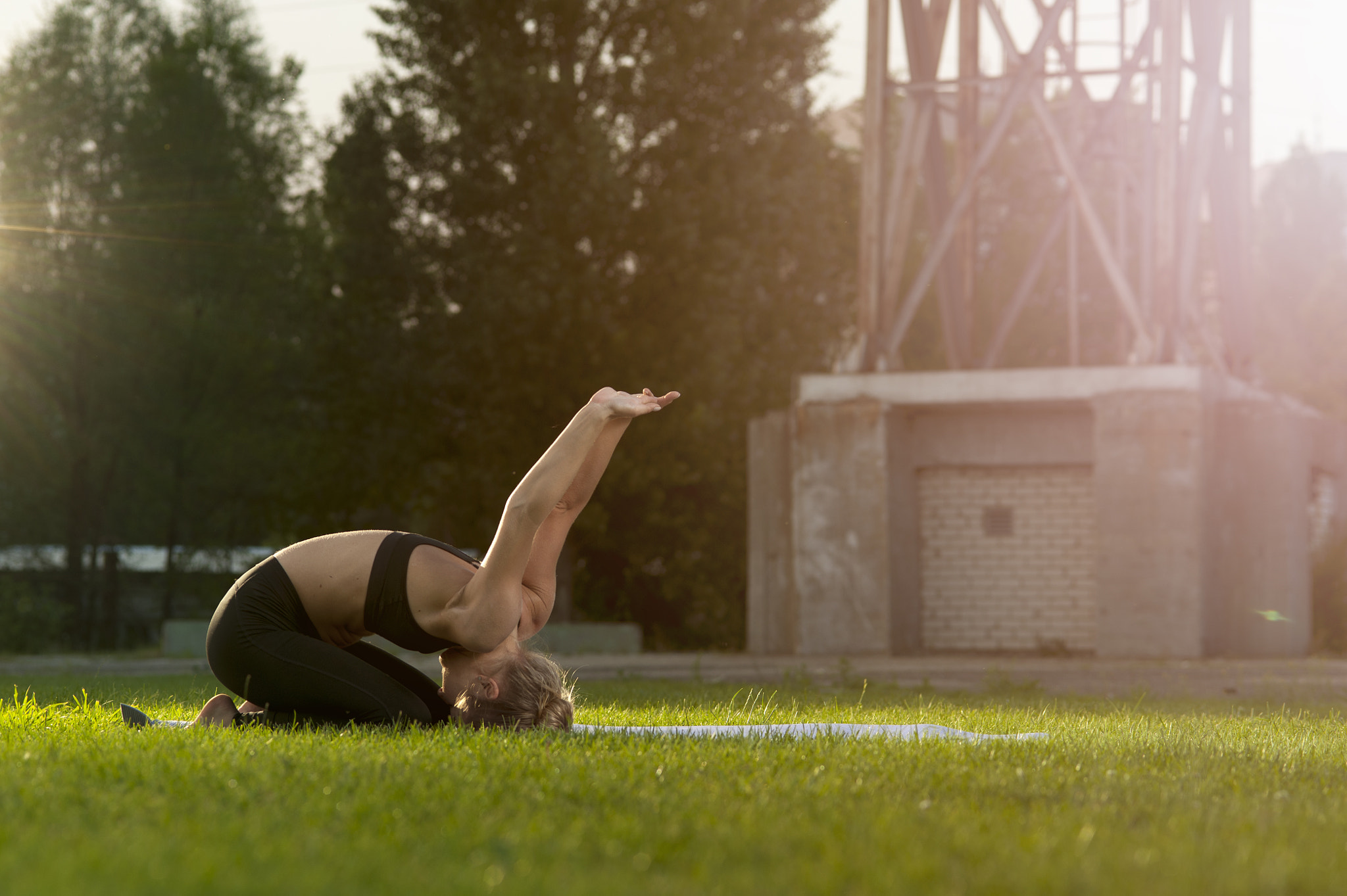 Nikon D700 + AF Micro-Nikkor 105mm f/2.8 sample photo. Slim blonde woman doing yoga outdoors photography