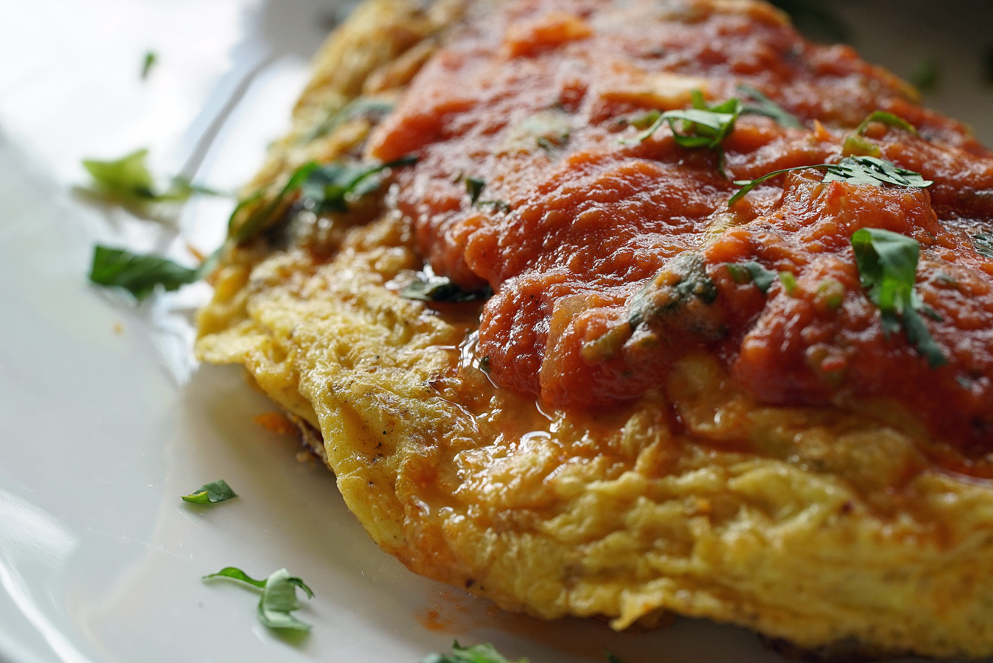 Sony a7S II + Sony FE 90mm F2.8 Macro G OSS sample photo. Spicy shrimp omelette photography