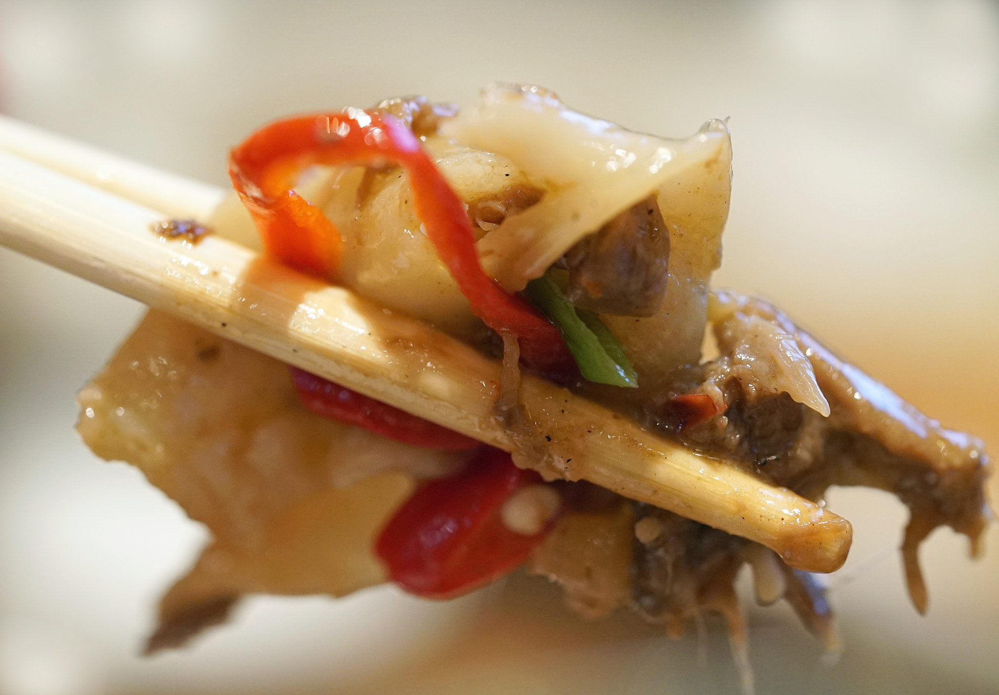 Sony a7S II + Sony FE 90mm F2.8 Macro G OSS sample photo. Beef slap noodles photography