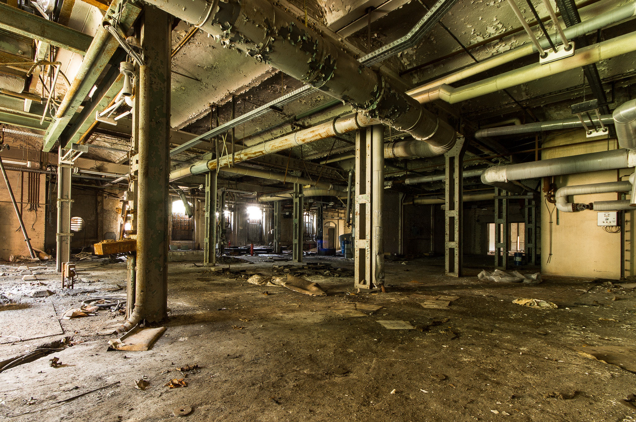Canon EOS 1100D (EOS Rebel T3 / EOS Kiss X50) + Sigma 10-20mm F4-5.6 EX DC HSM sample photo. Abandoned factory "floor covering" photography