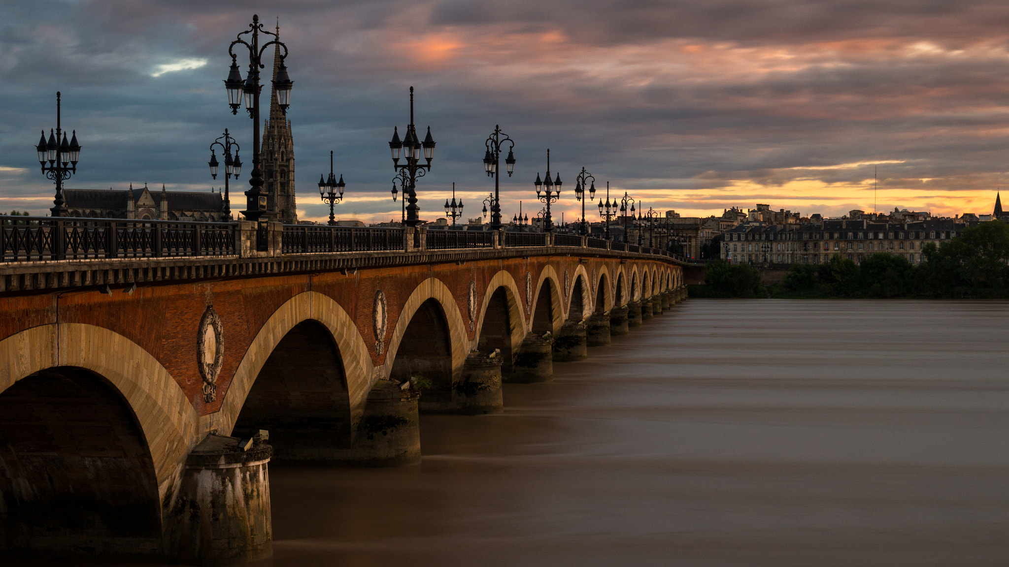 Canon EF-S 17-55mm F2.8 IS USM sample photo. Pont de pierre photography