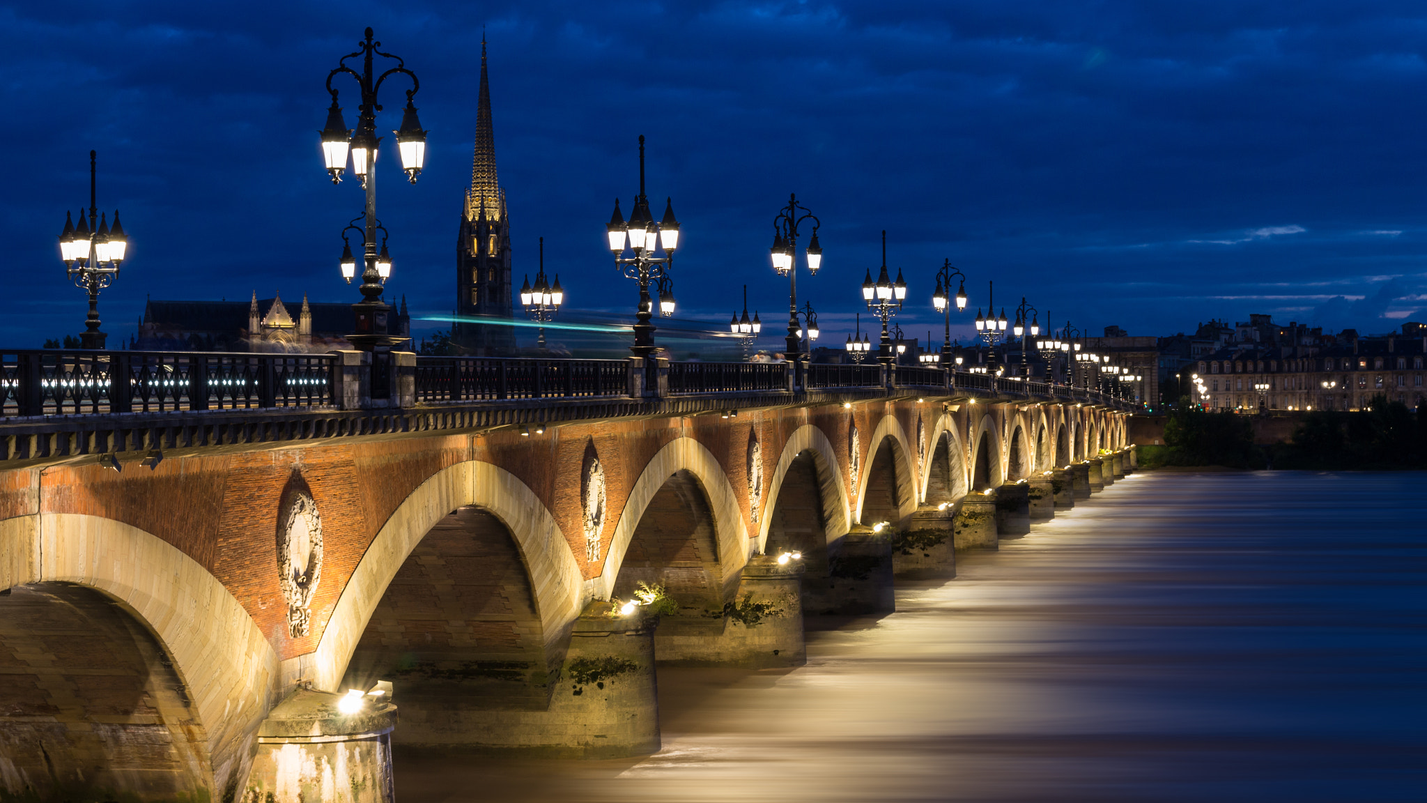 Canon EF-S 17-55mm F2.8 IS USM sample photo. Pont de pierre photography