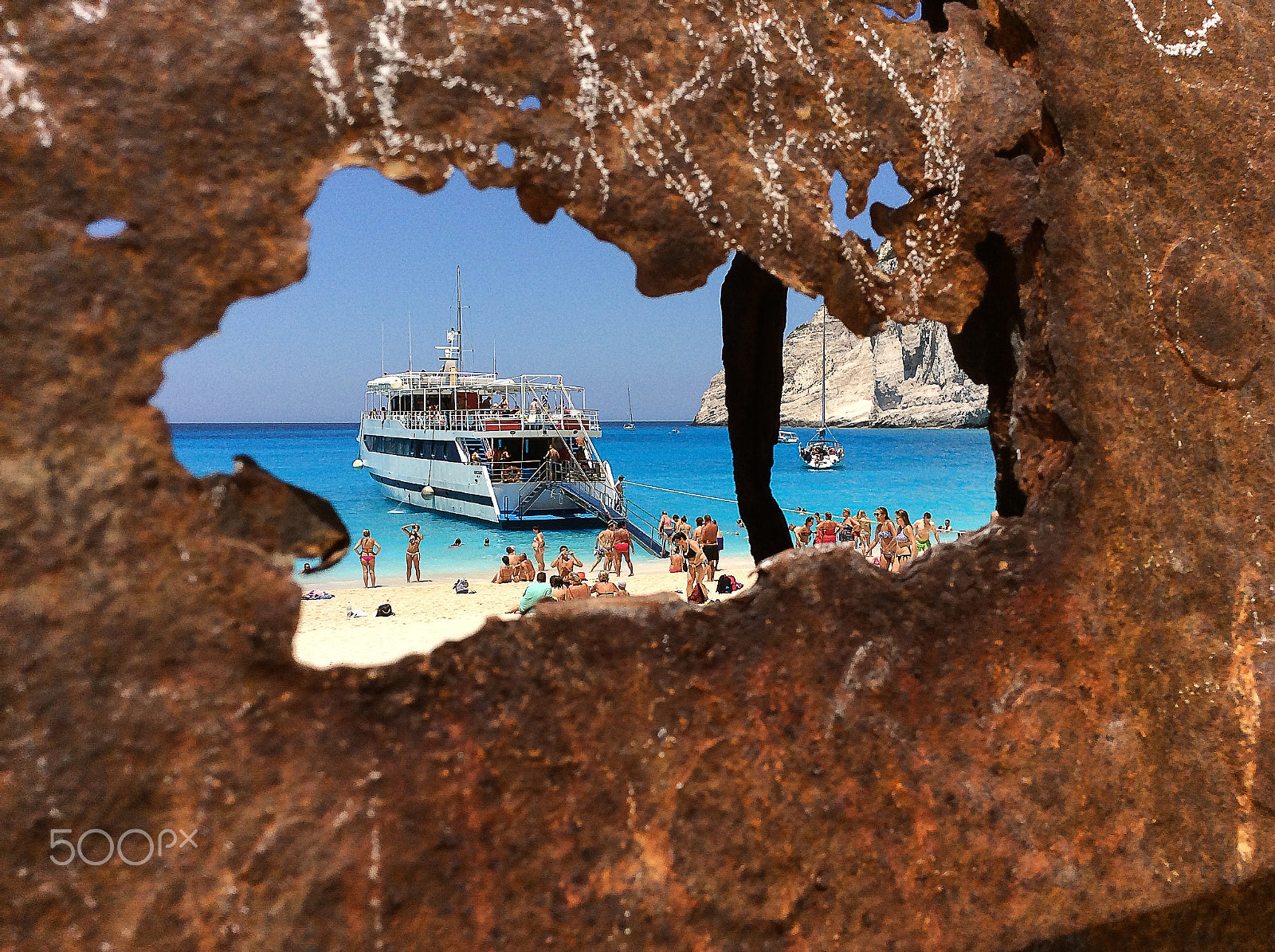 iPad mini 3 back camera 3.3mm f/2.4 sample photo. View from shipwreck photography