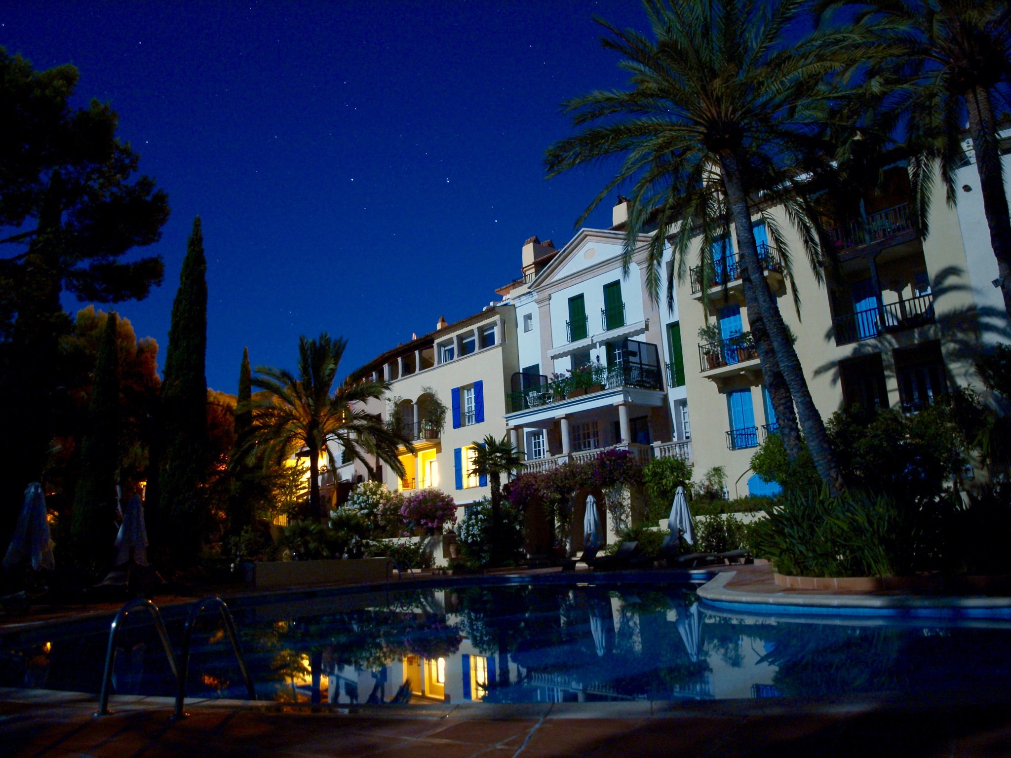 Olympus Zuiko Digital ED 14-42mm F3.5-5.6 sample photo. Swimming pool in at night photography