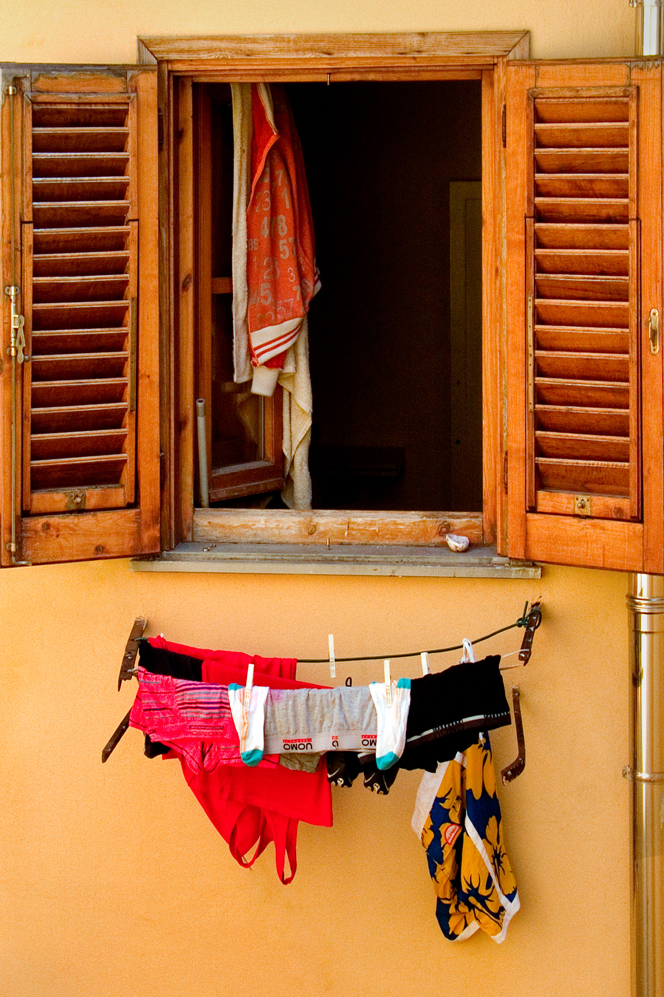 Canon POWERSHOT G5 sample photo. Hung out to dry photography