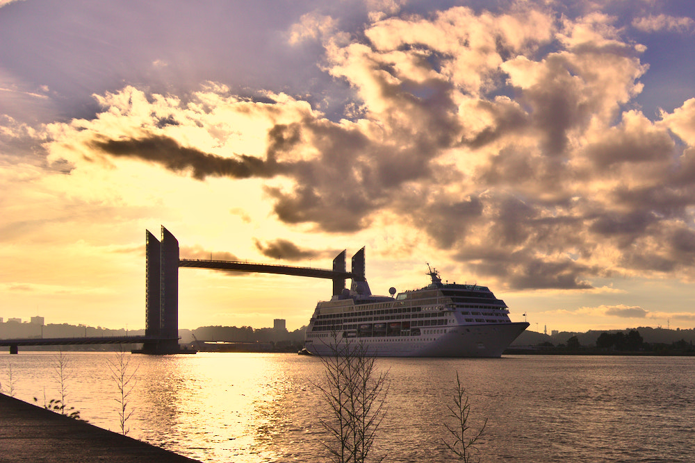 Canon EOS 100D (EOS Rebel SL1 / EOS Kiss X7) sample photo. Cruise liner photography