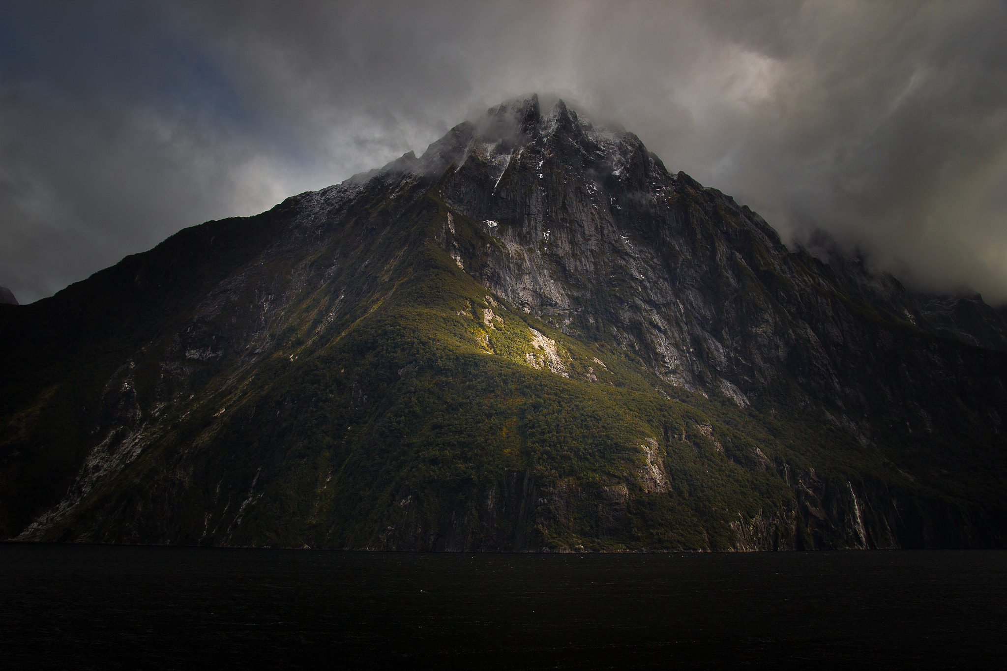 Canon EOS 550D (EOS Rebel T2i / EOS Kiss X4) sample photo. Milford sound photography