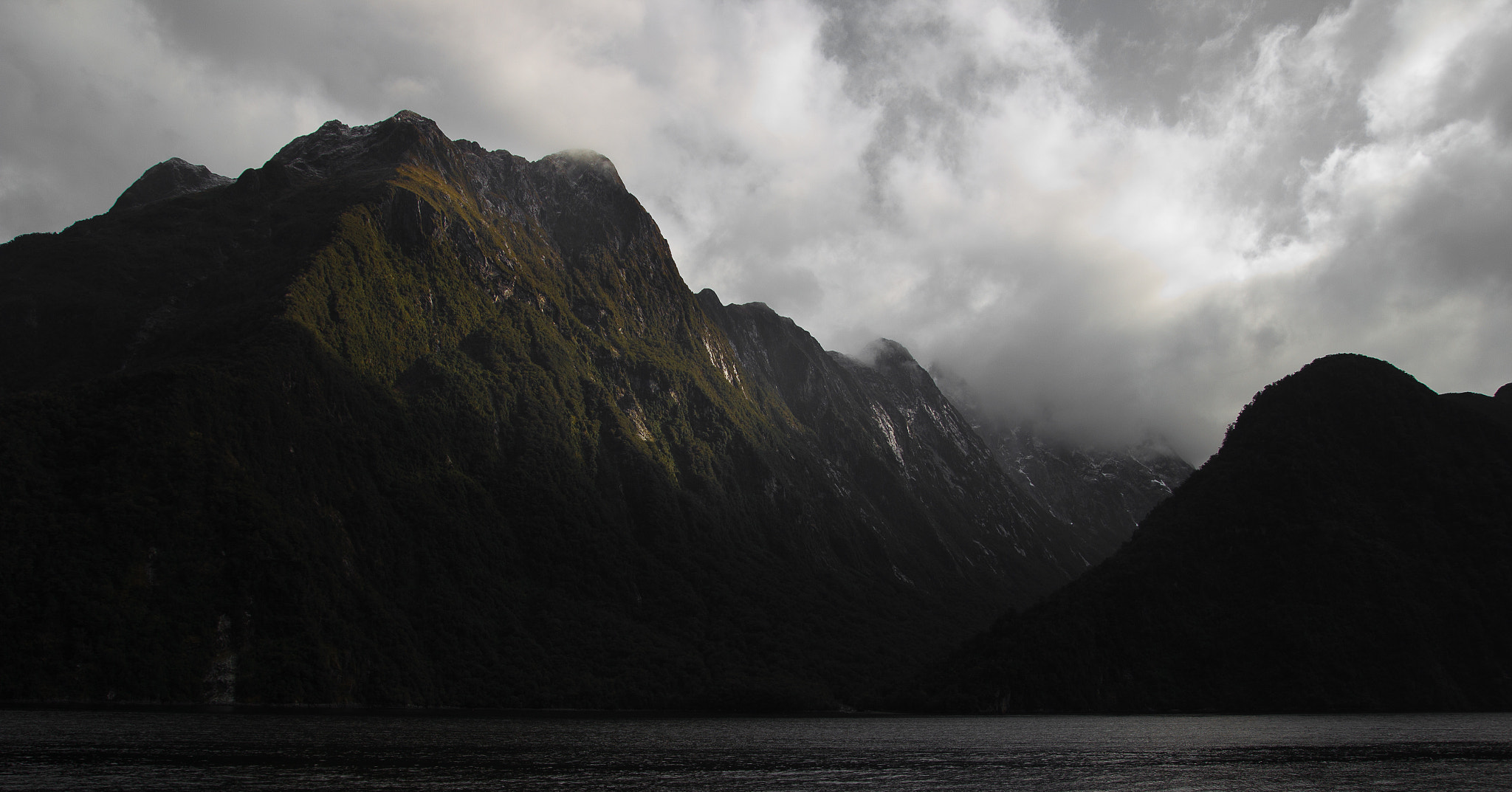 Canon EOS 550D (EOS Rebel T2i / EOS Kiss X4) sample photo. Milford sound photography