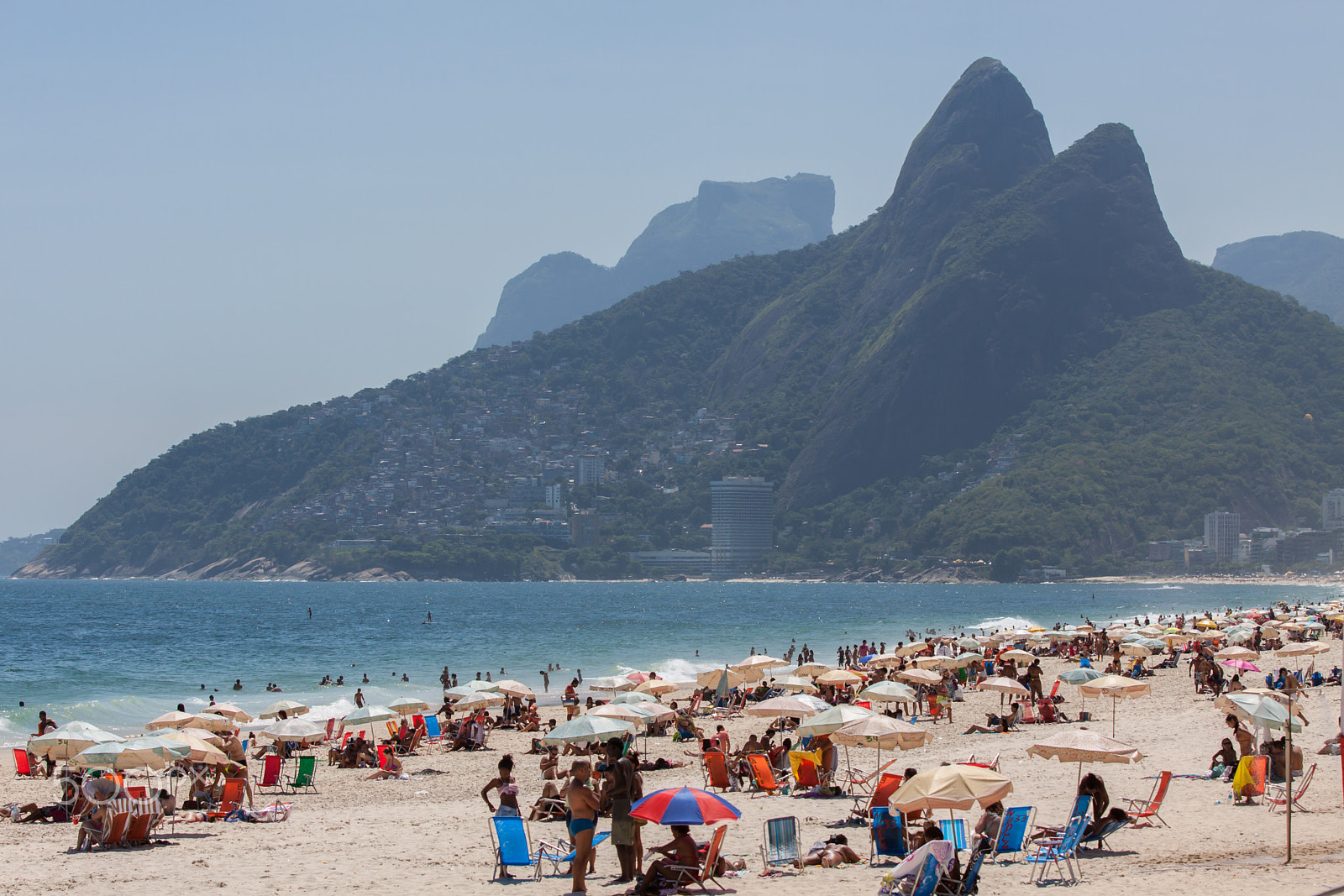 Canon EOS 50D sample photo.  copacabana beach. photography