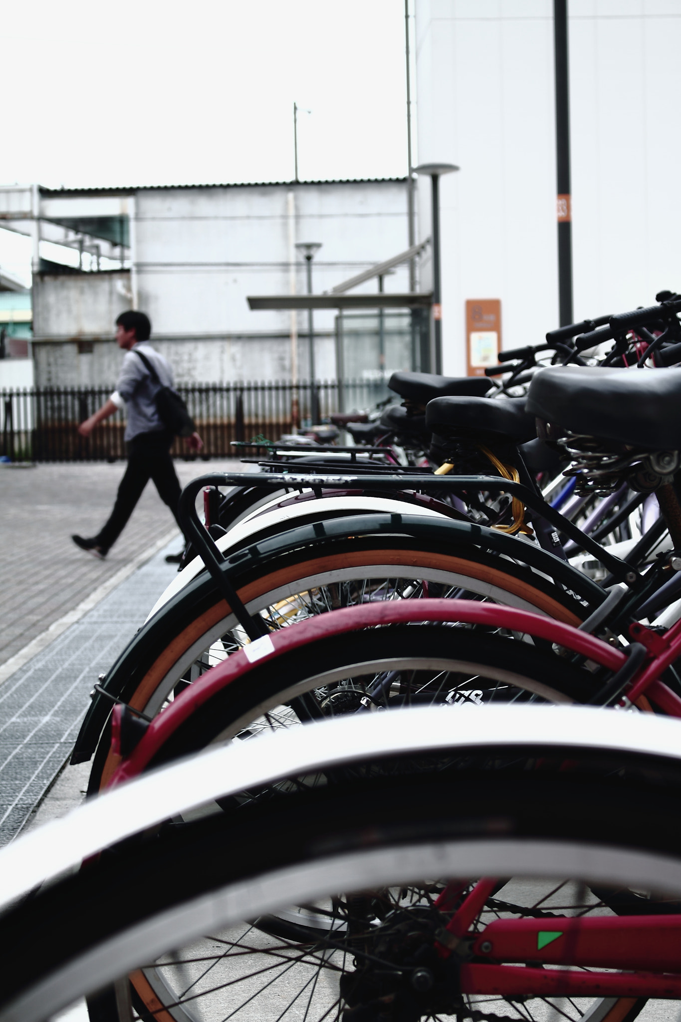 Canon EOS 7D + Canon EF-S 18-55mm F3.5-5.6 IS STM sample photo. Bicycle-parking lot photography