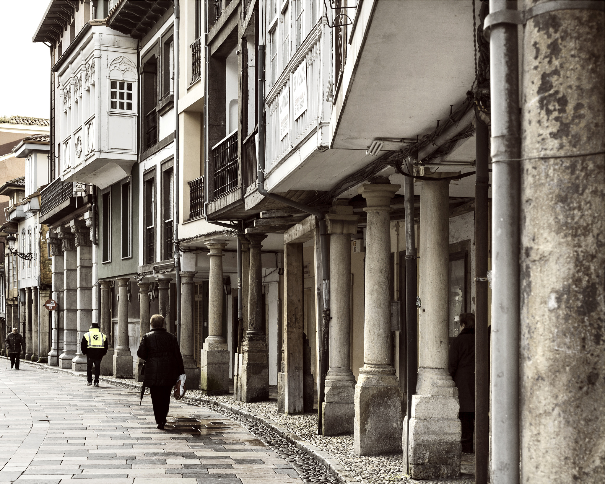 Canon EOS 5D Mark II + Canon EF 50mm F1.8 II sample photo. Rivero street in avilés photography