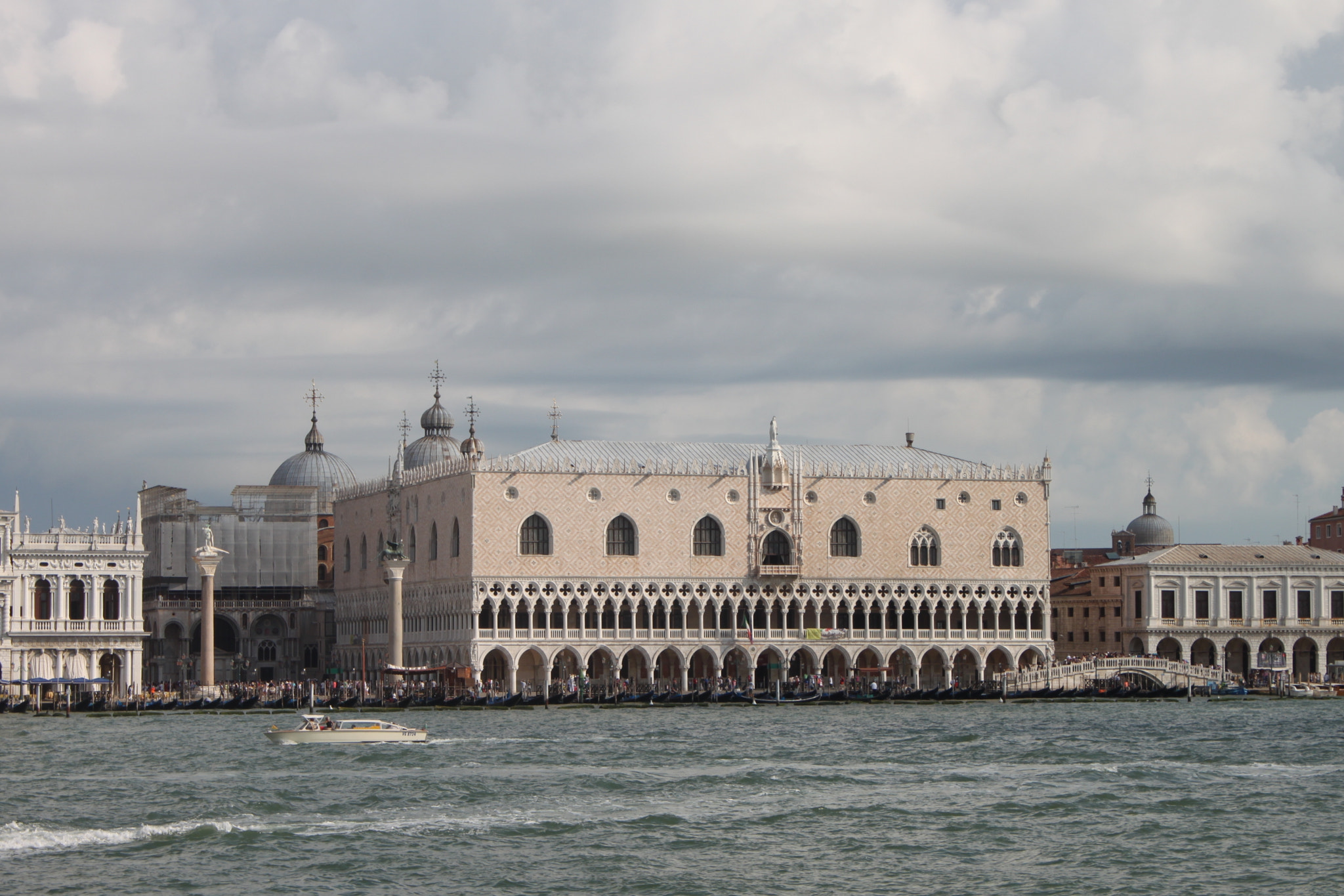 Canon EOS 500D (EOS Rebel T1i / EOS Kiss X3) sample photo. Venice photography