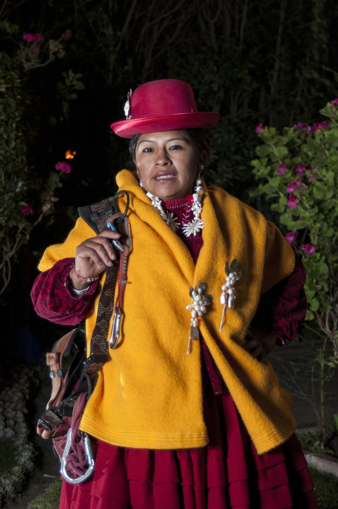 Nikon D300S sample photo. Cholita escaladora / climber cholita photography