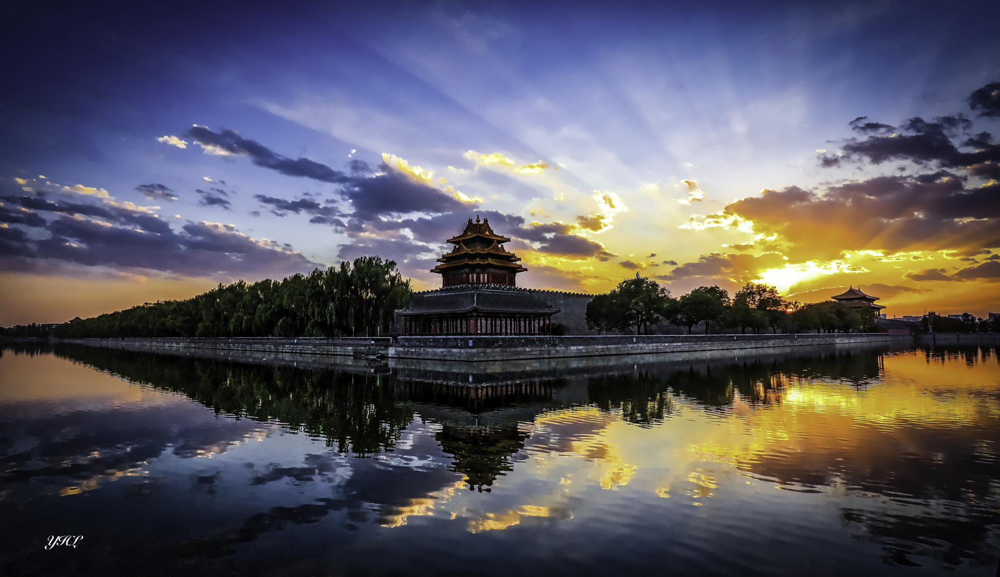 Canon EOS 5DS + Canon EF 16-35mm F4L IS USM sample photo. Forbidden city sunset photography