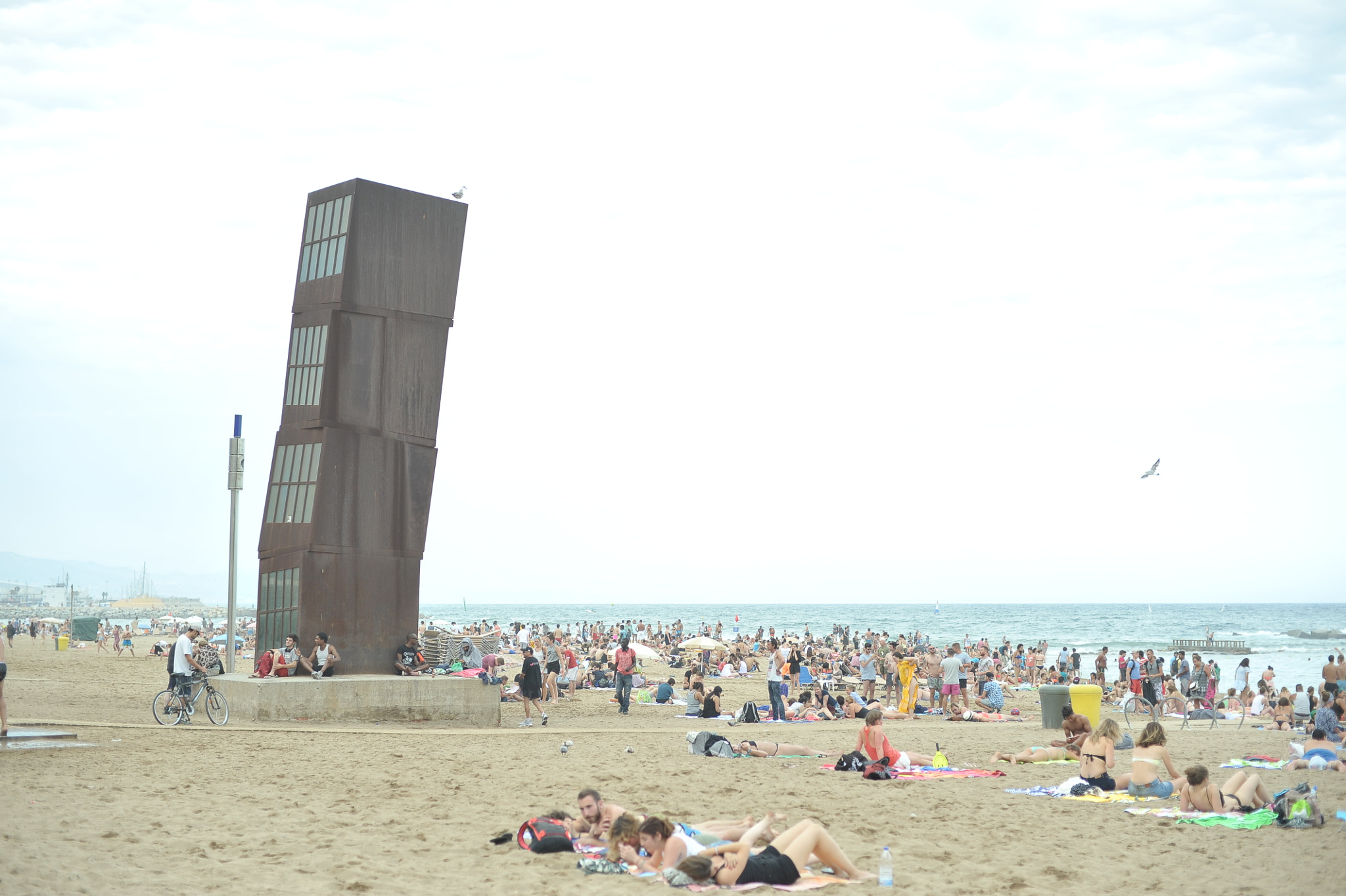 Nikon D700 + Voigtlander Nokton 58mm F1.4 SLII sample photo. Platja de barceloneta photography