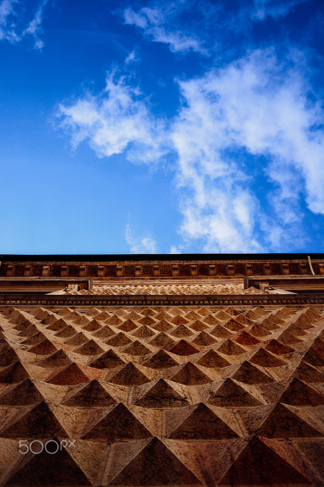 Nikon D7100 + Zeiss Milvus 85mm f/1.4 sample photo. Ferrara - palazzo diamanti photography