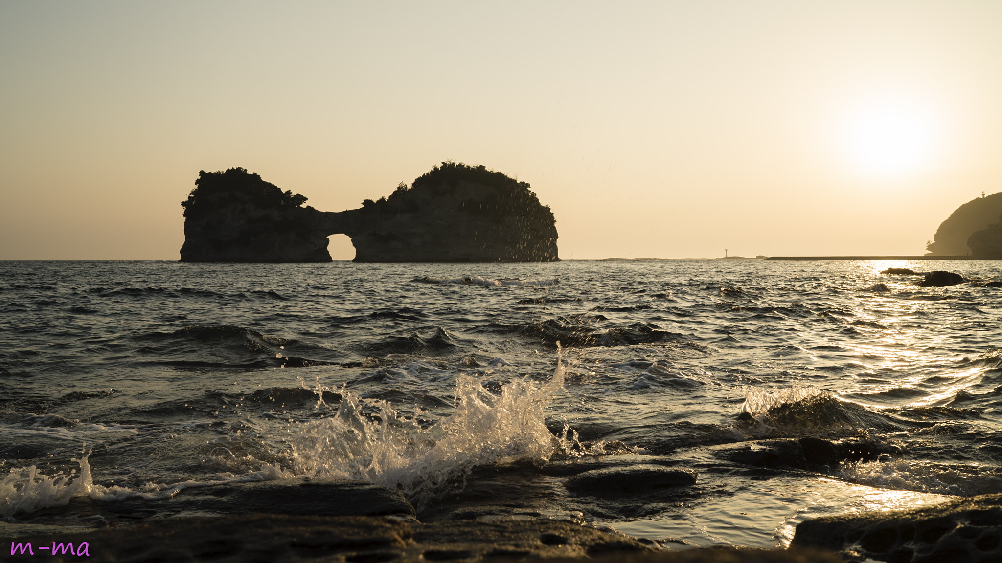 Sony a7S + Sony Distagon T* FE 35mm F1.4 ZA sample photo. Perforated island photography