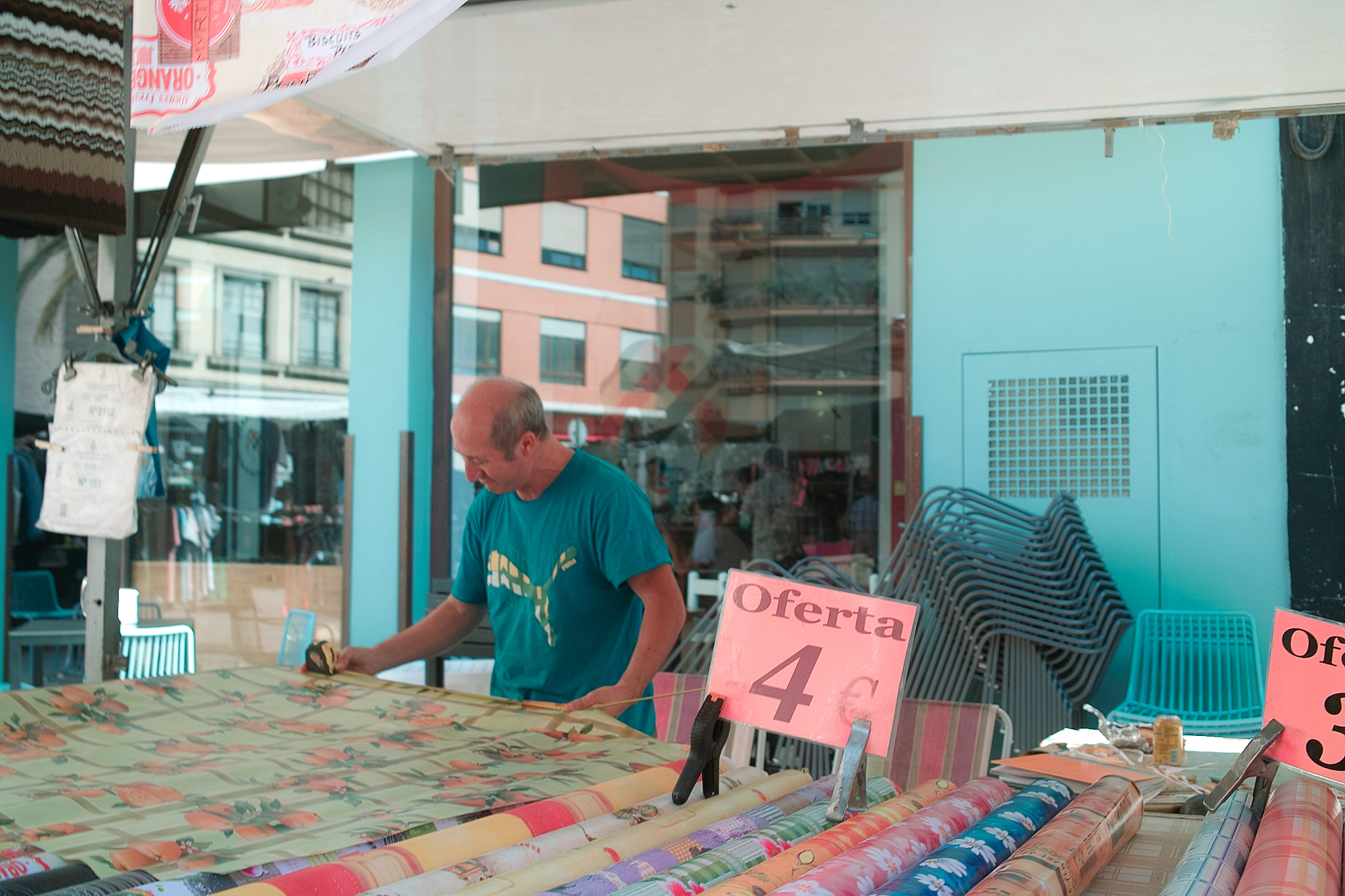 Sigma DP2s sample photo. Russafa market man photography