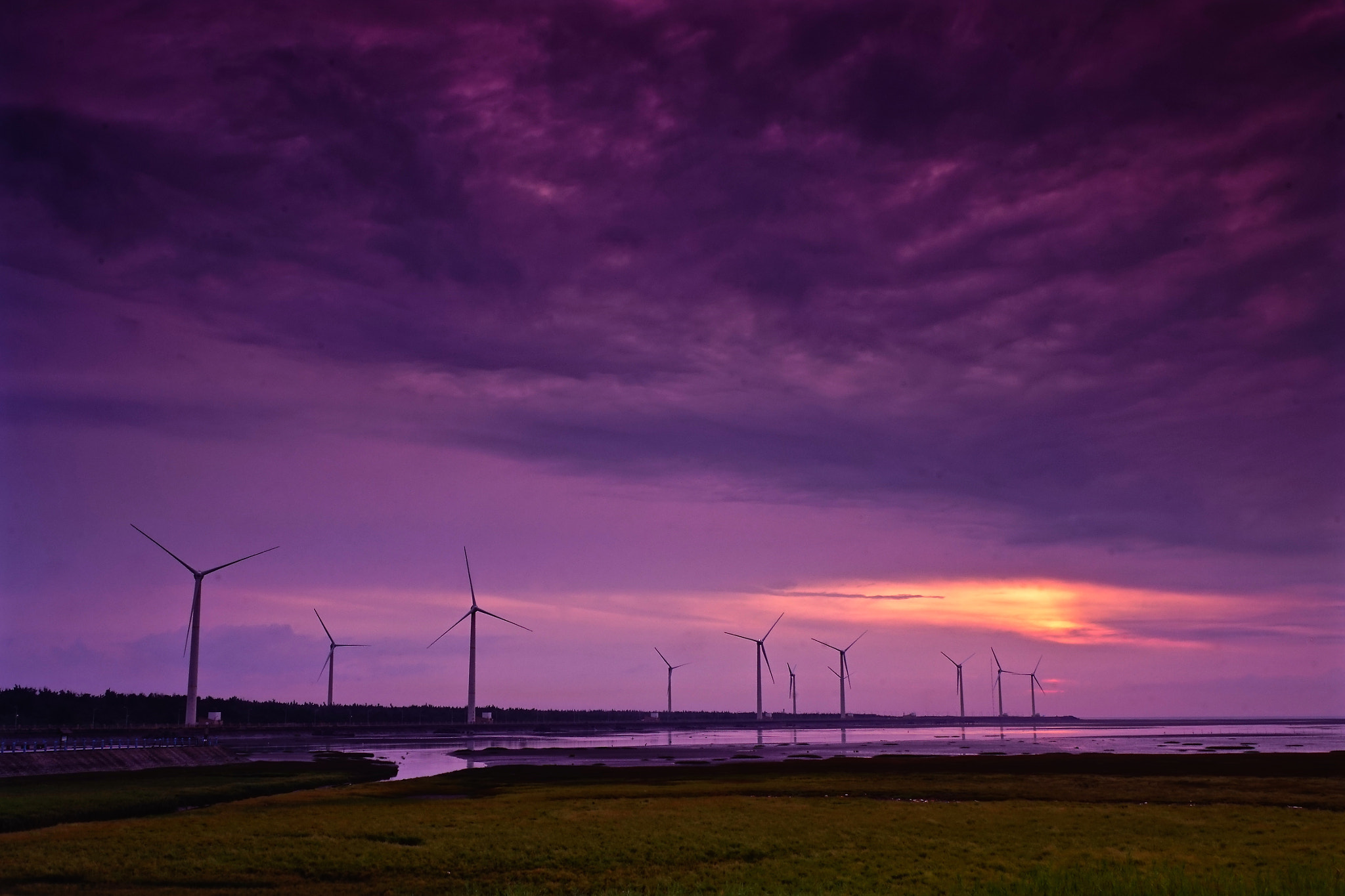 Sony DT 18-250mm F3.5-6.3 sample photo. Stormy sunset photography