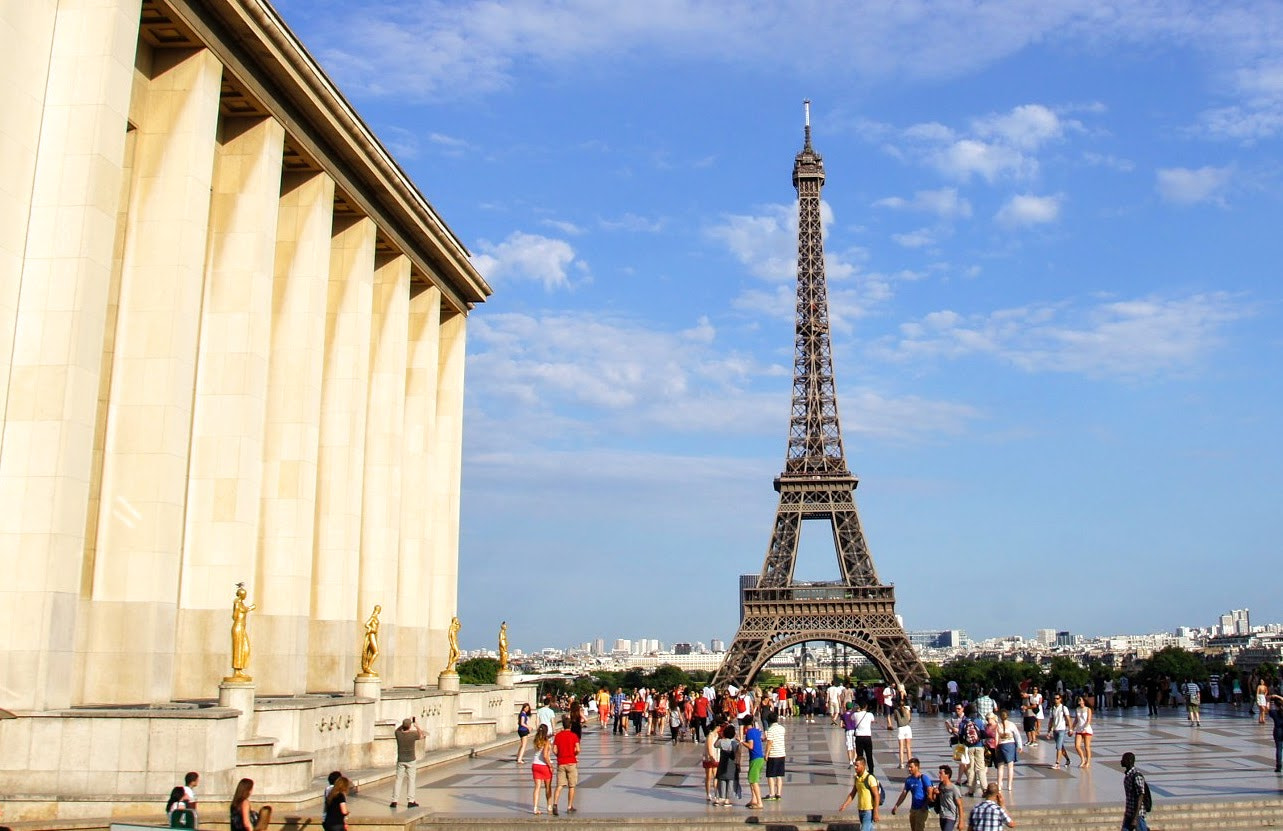 Sony DT 16-105mm F3.5-5.6 sample photo. Eiffel tower photography