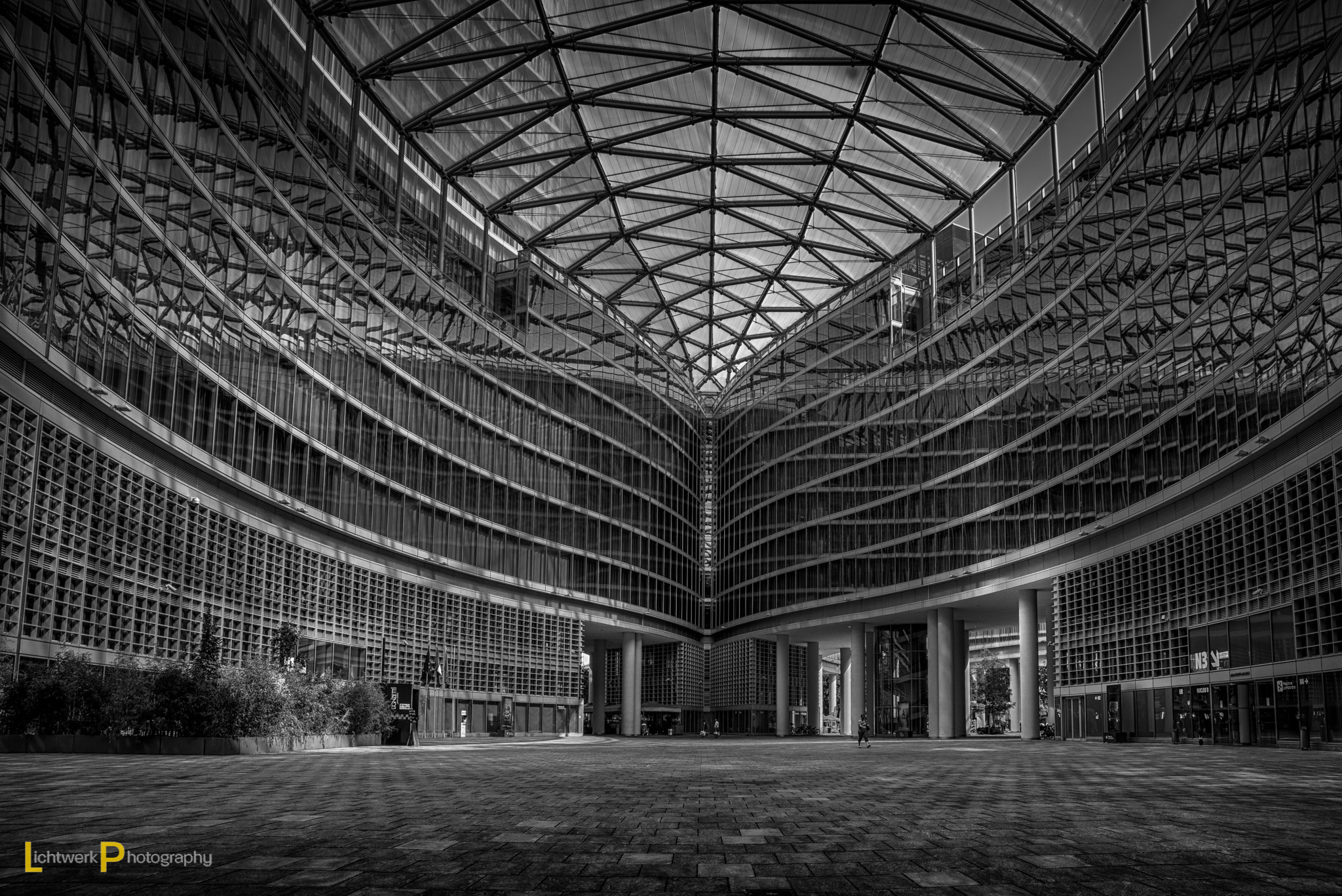Sony a7R sample photo. The grid photography