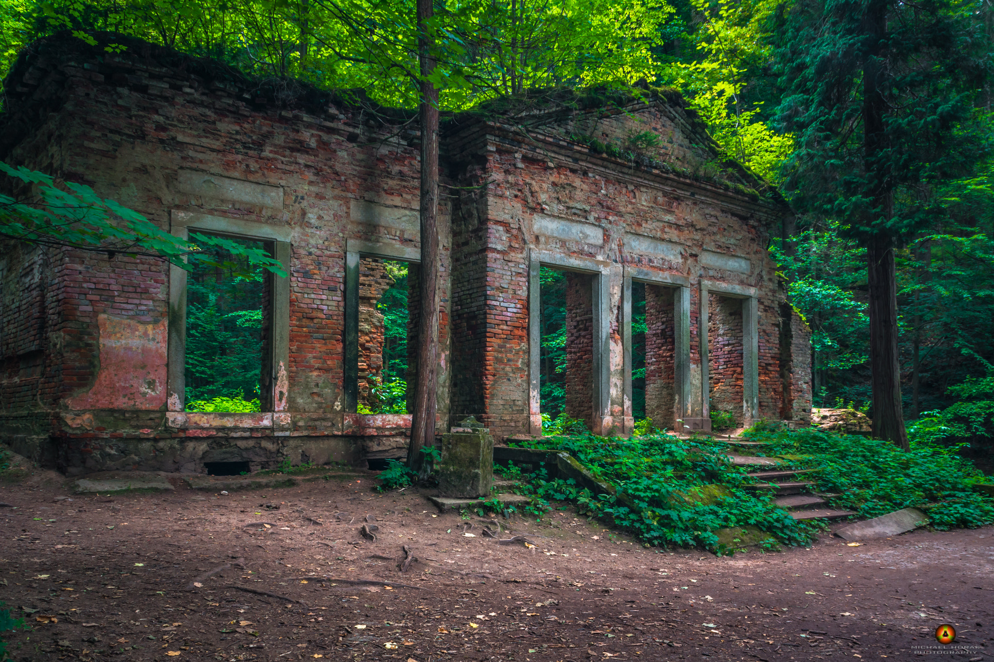 Sigma 17-70mm F2.8-4 DC Macro HSM sample photo. Blue house - terčino valley photography